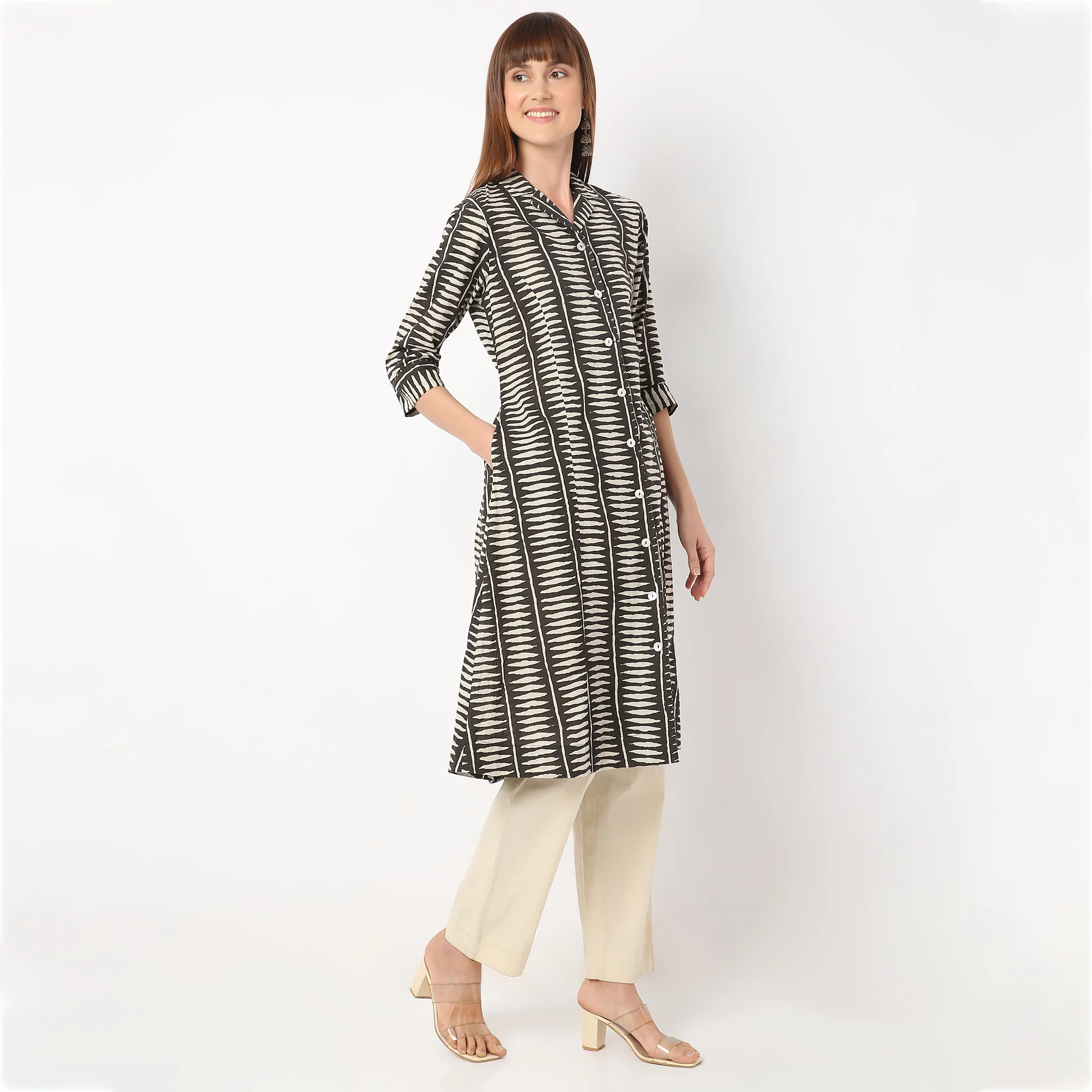 A-Line Printed Lapel Collar Flared Kurta - Image 5