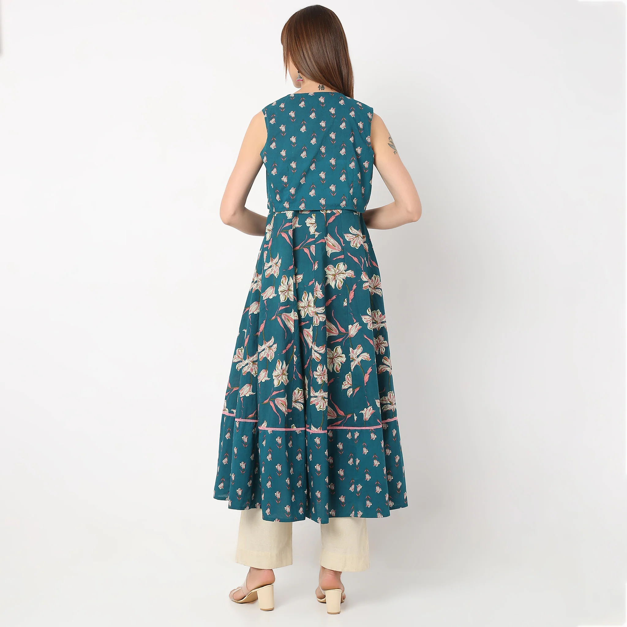 A-Line Printed Sleeveless Flared Kurta - Image 3