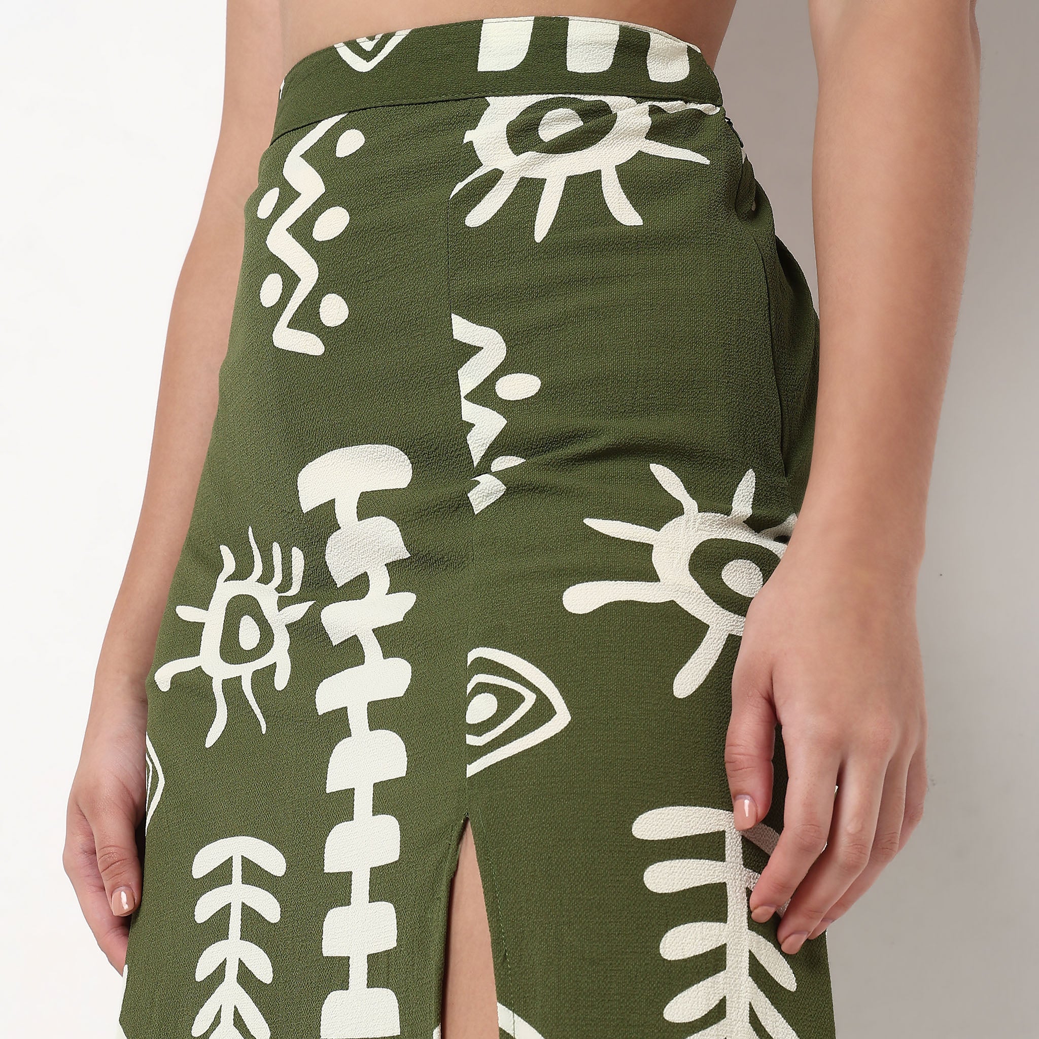 A-Line Printed Skirt with Slit - Image 4