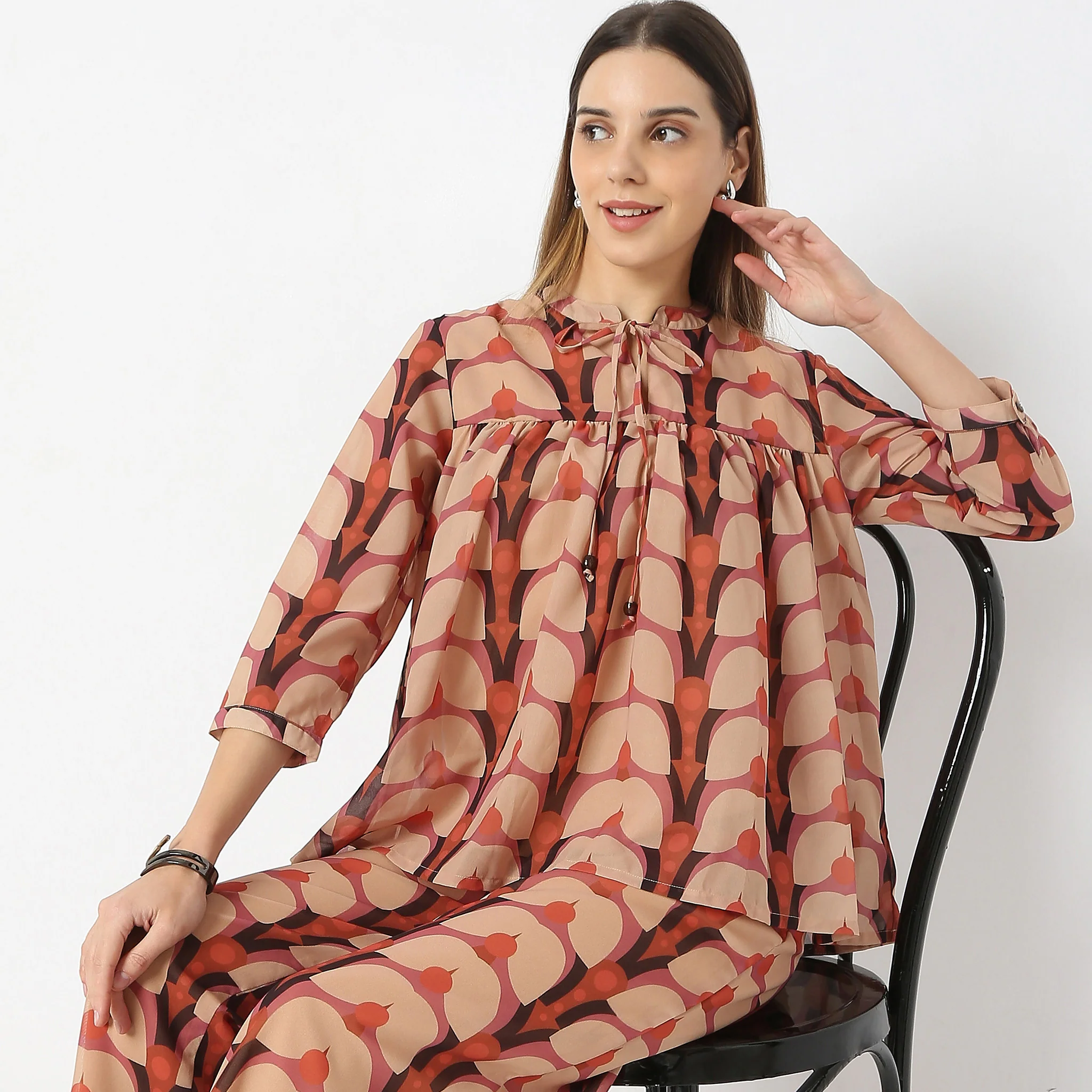 Abstract Gathered Band Neck Flared Top - Image 4
