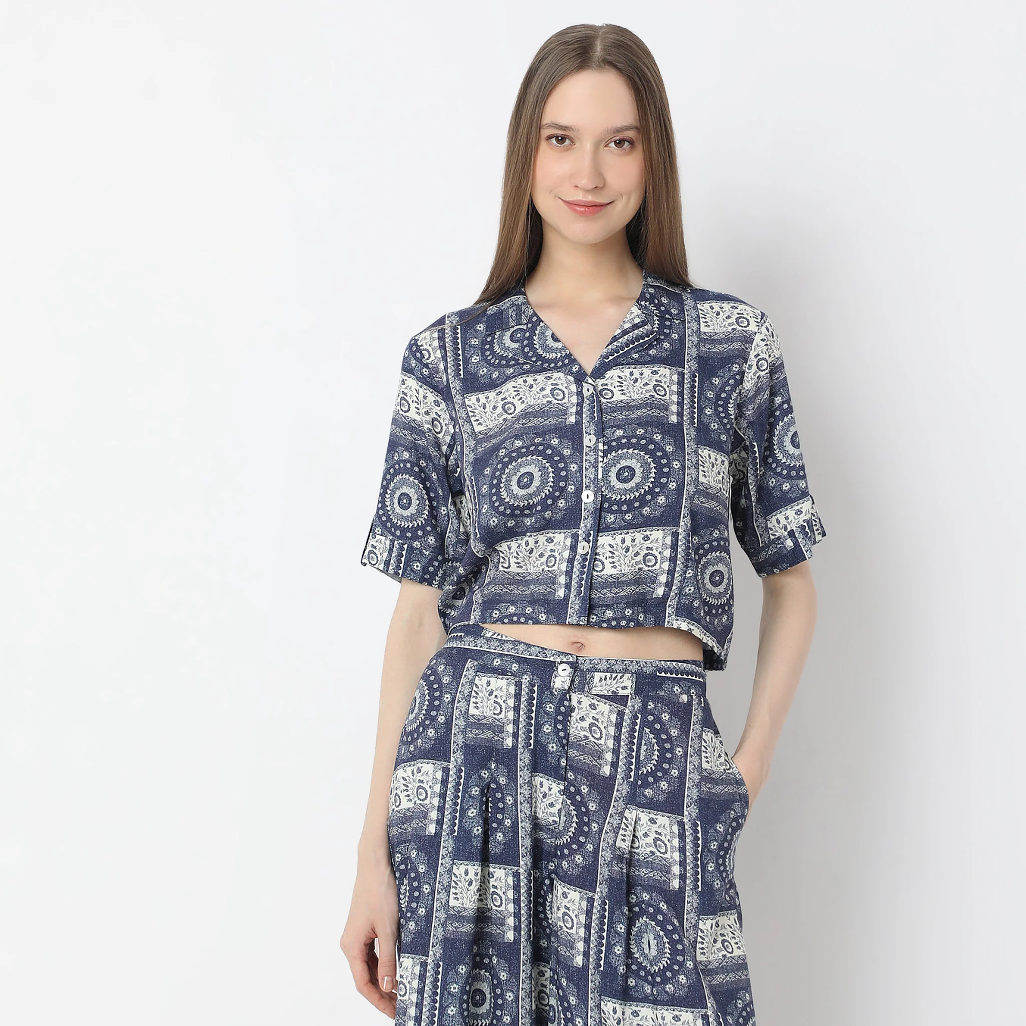 Abstract Print Camp Collar Crop Top - Image 2