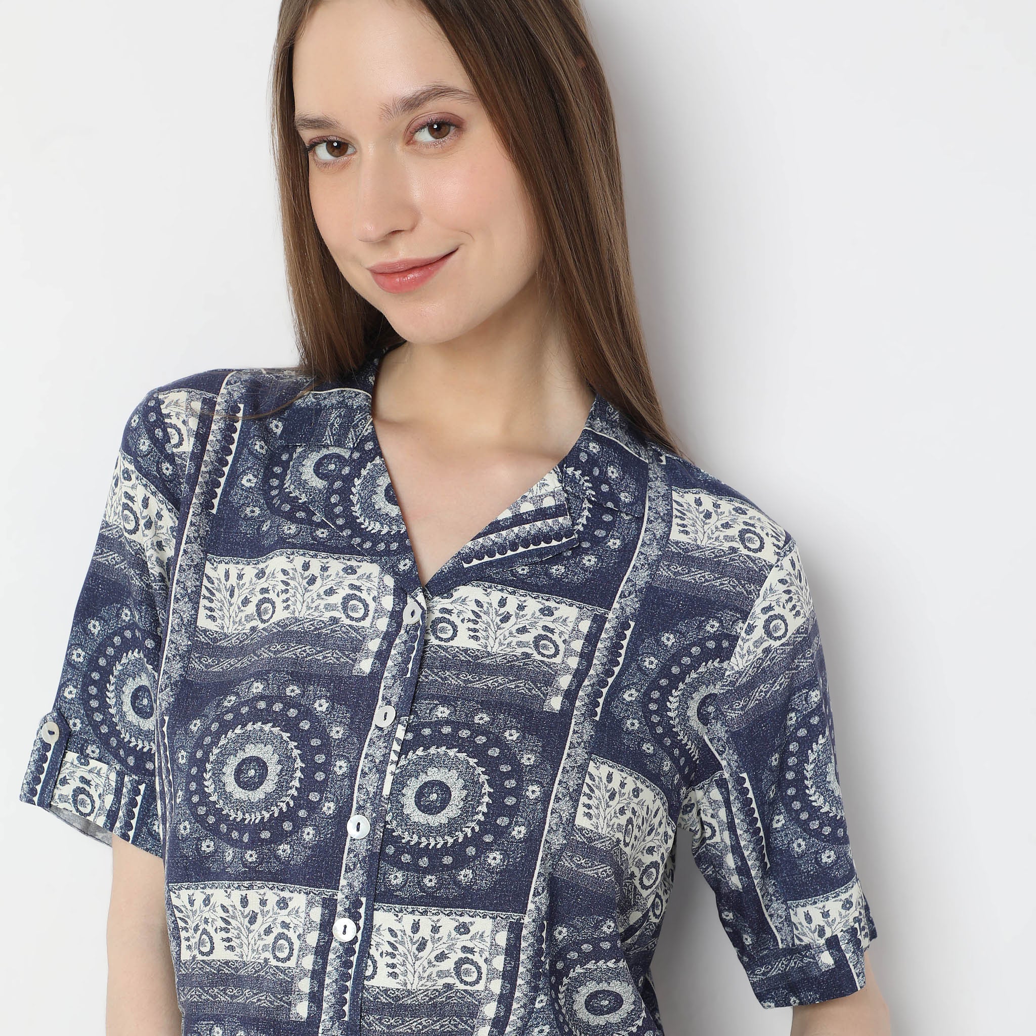 Abstract Print Camp Collar Crop Top - Image 4
