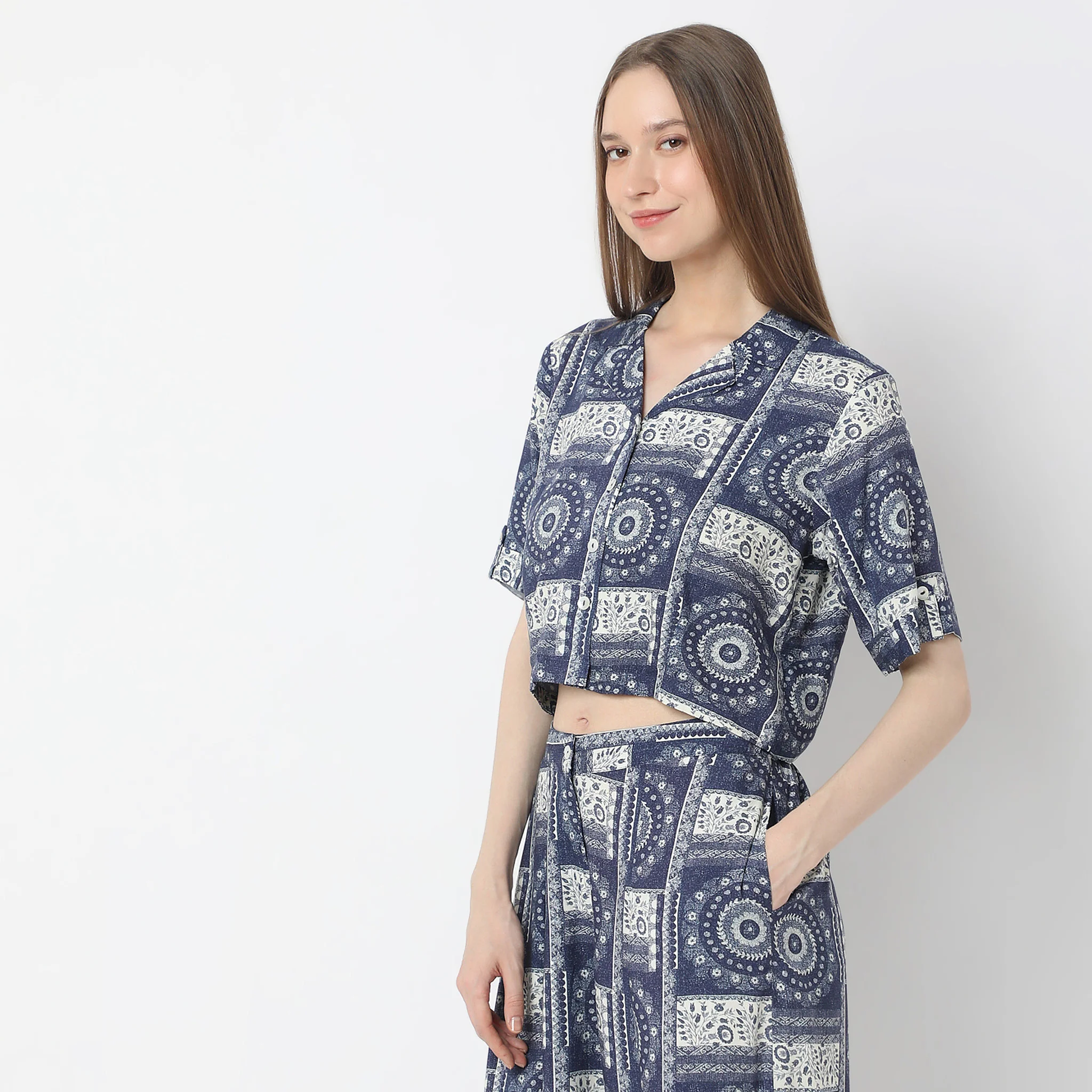 Abstract Print Camp Collar Crop Top - Image 5