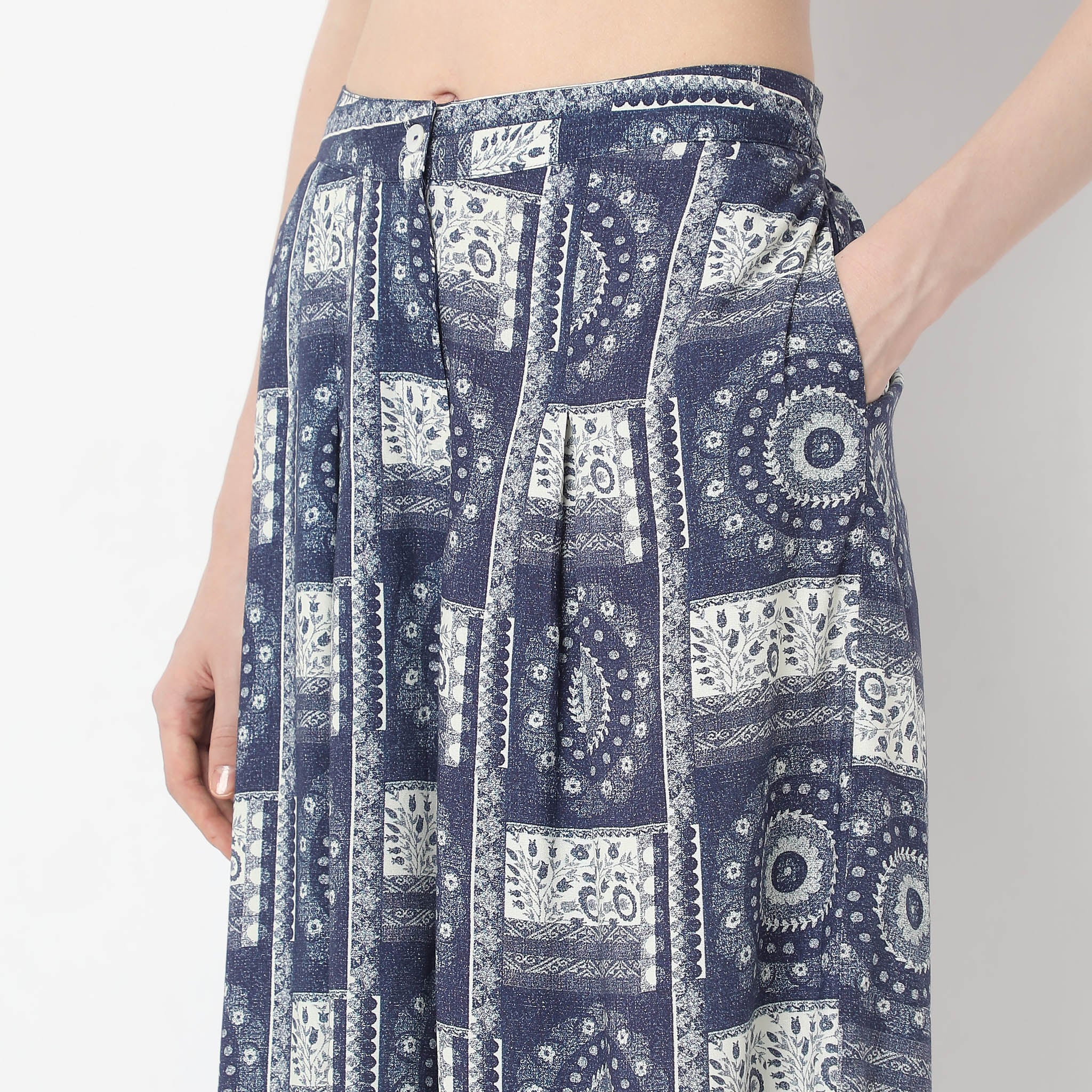 Abstract Print High Rise Straight Fit Culottes - Image 4
