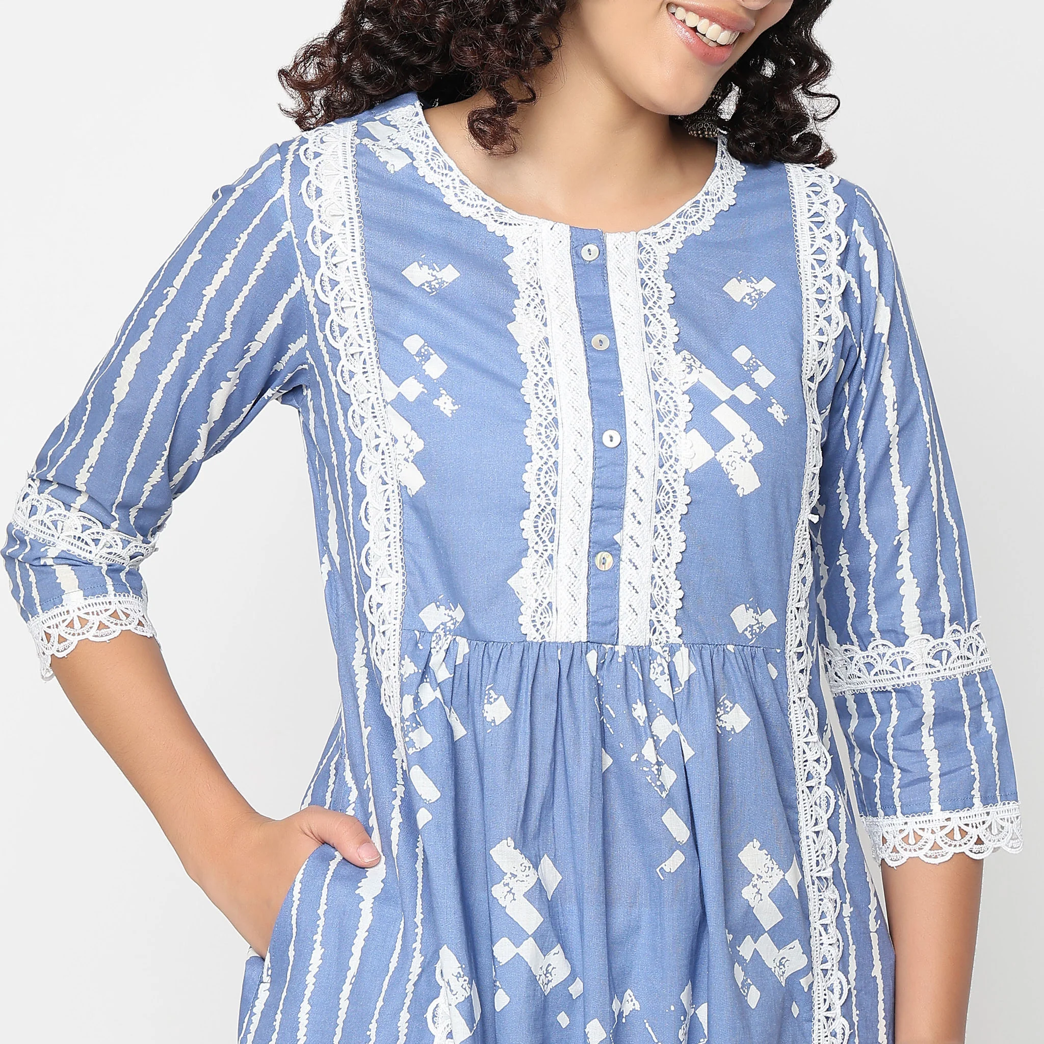 Abstract Printed Kurta With Lace Highlight - Image 5