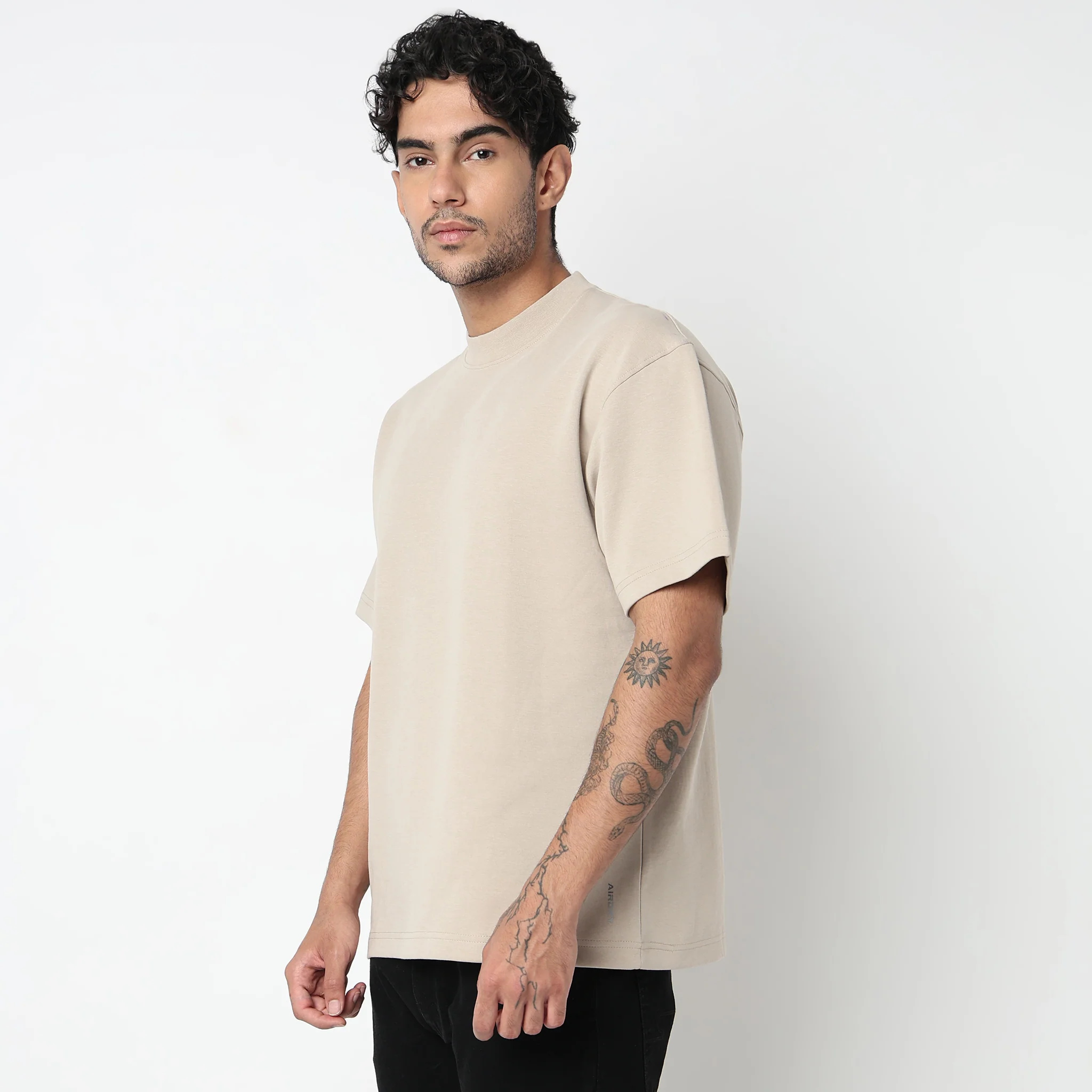 Airess Oversize Solid T-Shirt - Image 5