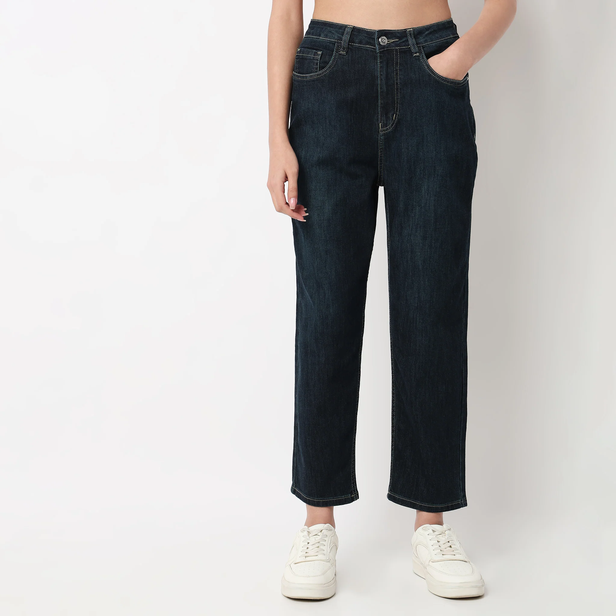Baisc 5 Pocket Cropped Jeans With Relaxed Fit - Image 2