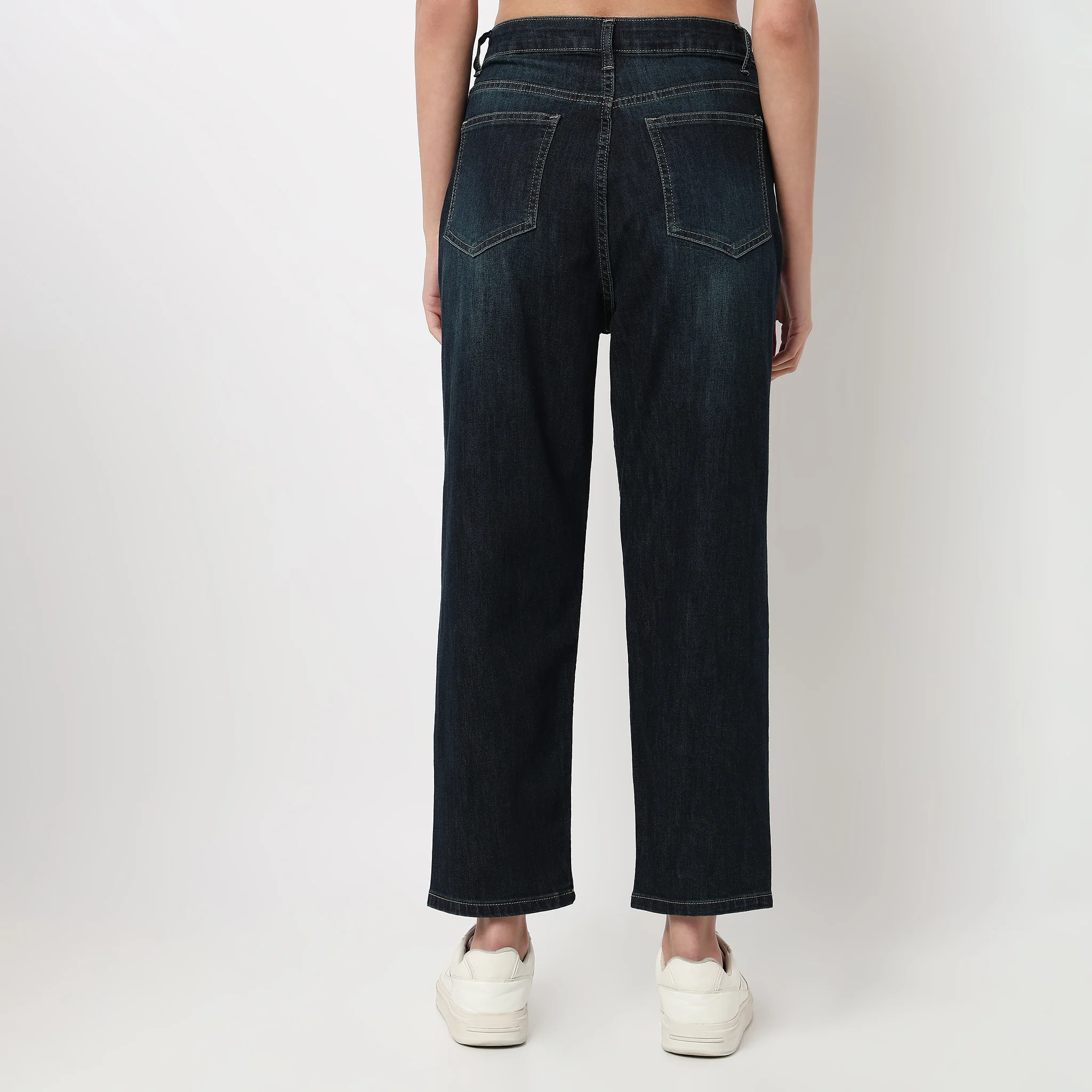 Baisc 5 Pocket Cropped Jeans With Relaxed Fit - Image 3