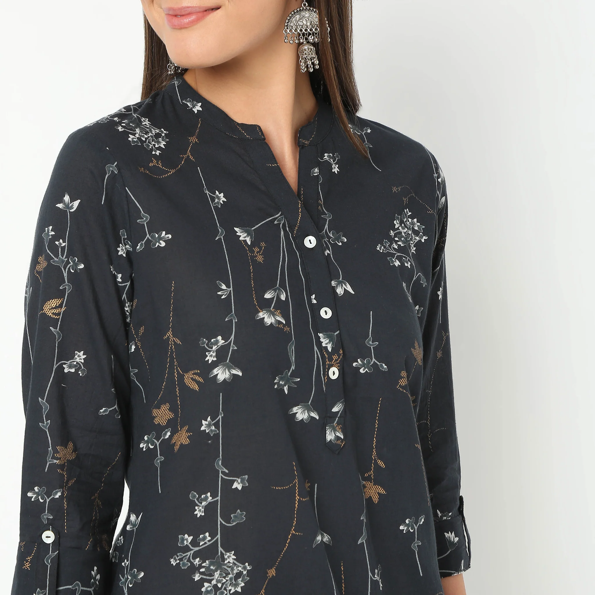 Band Neck Three-Fourth Sleeve Printed Straight Fit Short Kurta - Image 4