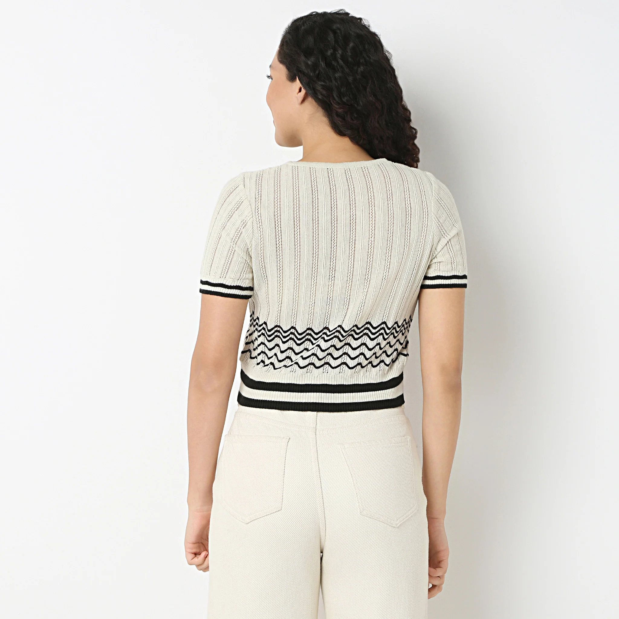 Betty Round Neck Fashion Tee With Chevron Pattern - Image 3