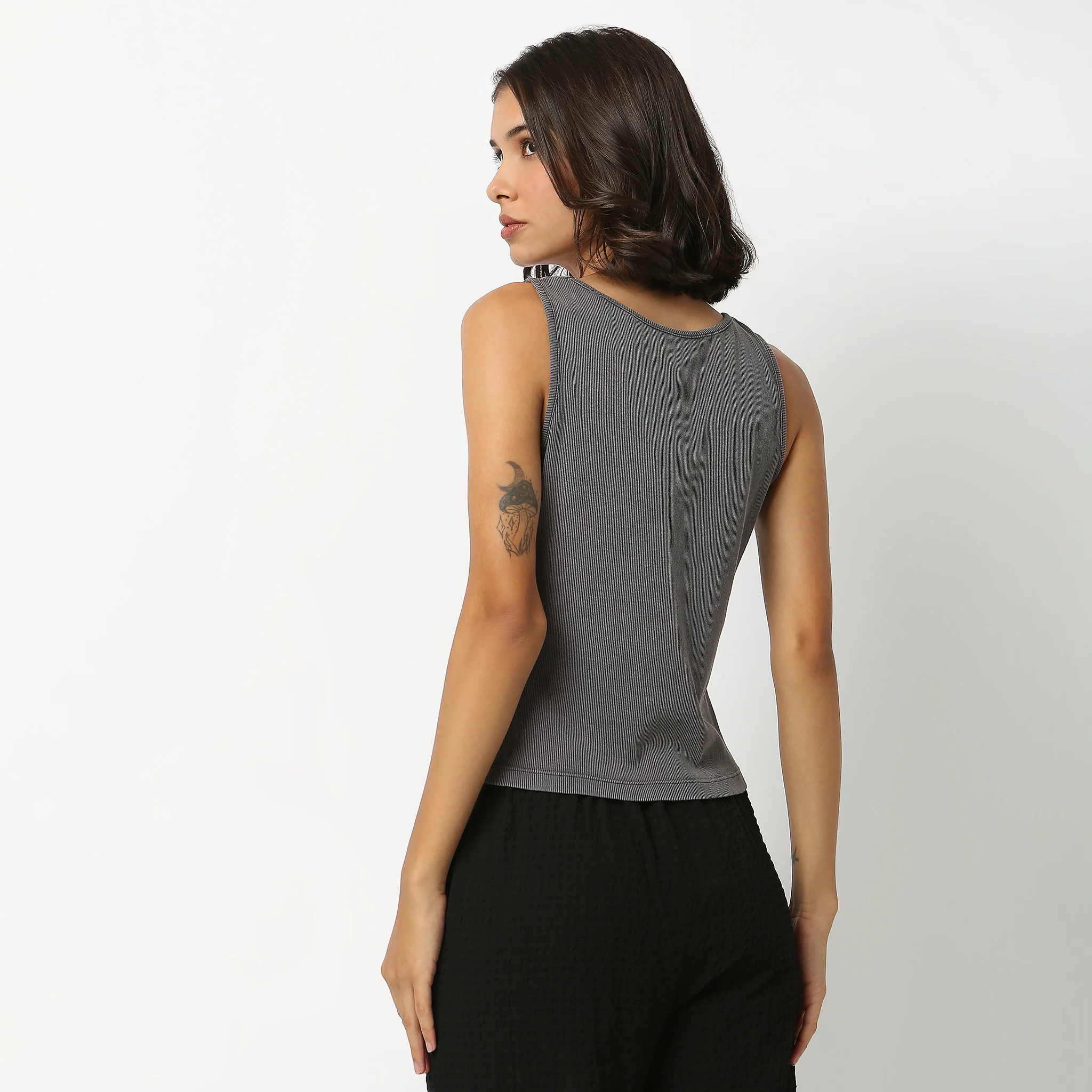 Sleeveless Crop T-Shirt - Image 8