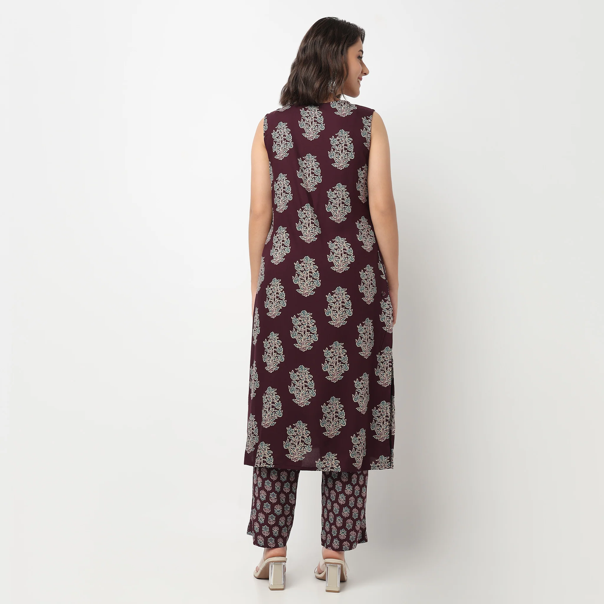 Boat Neck Sleeveless Kurta - Image 3