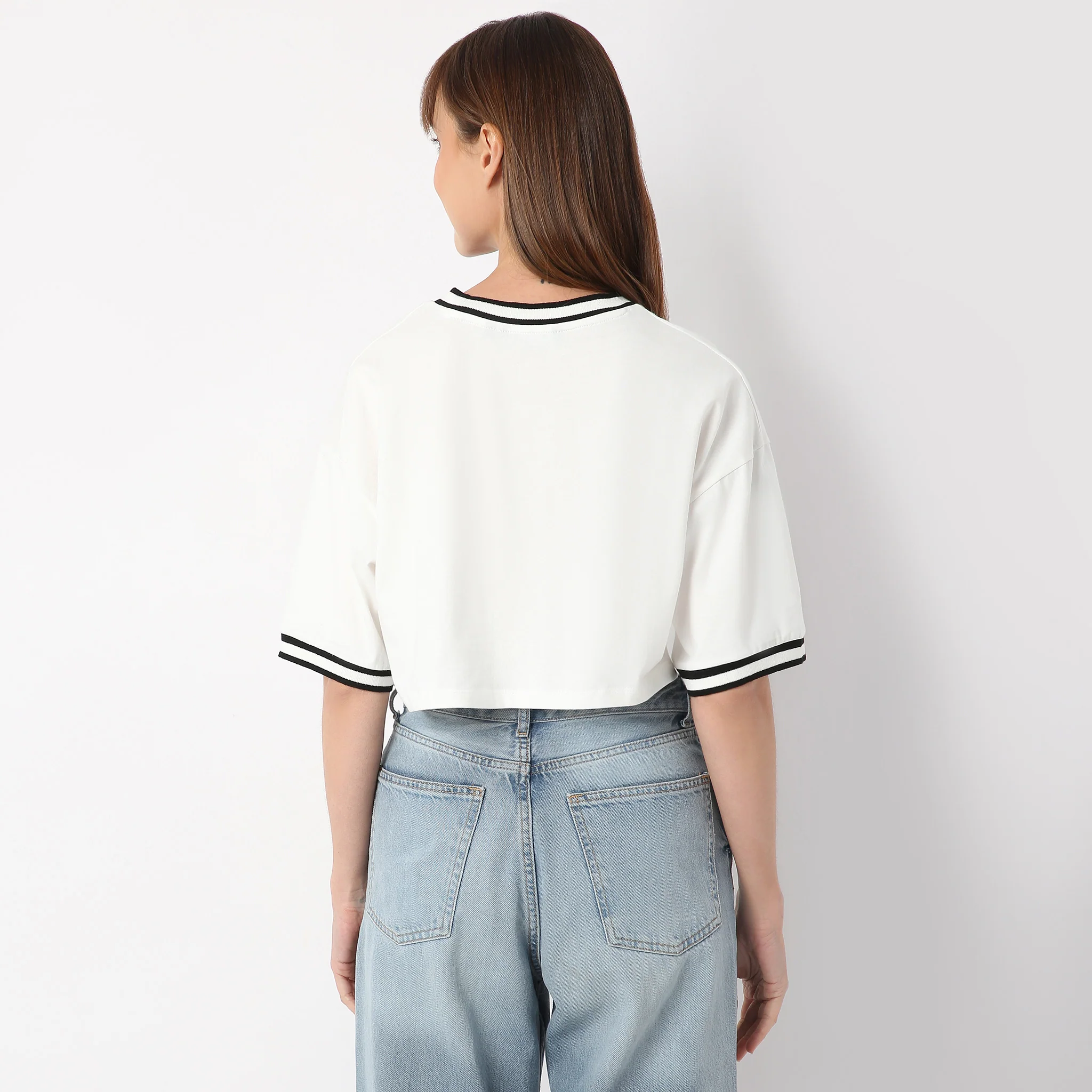 Boxy Fit V-Neck Athleisure Graphic Crop Tee - Image 3