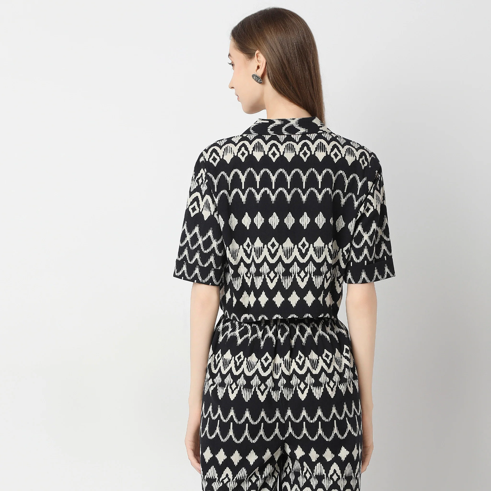 Ikat Print Cropped Cuban Collar Shirt - Image 3