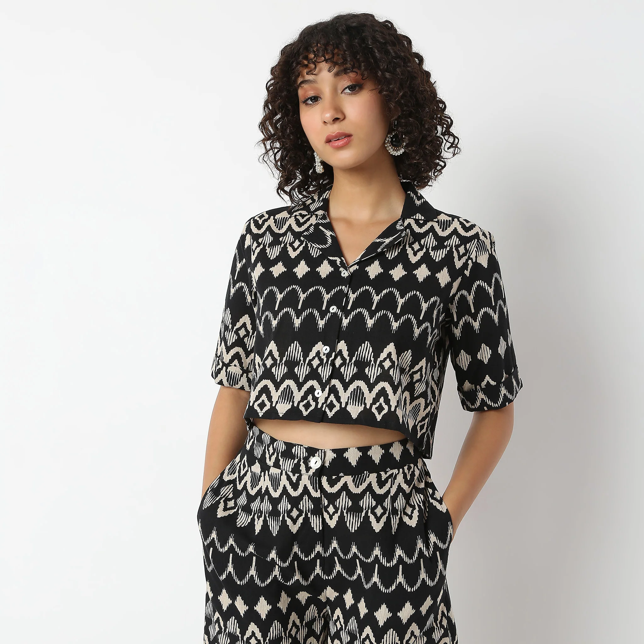 Ikat Print Cropped Cuban Collar Shirt - Image 7