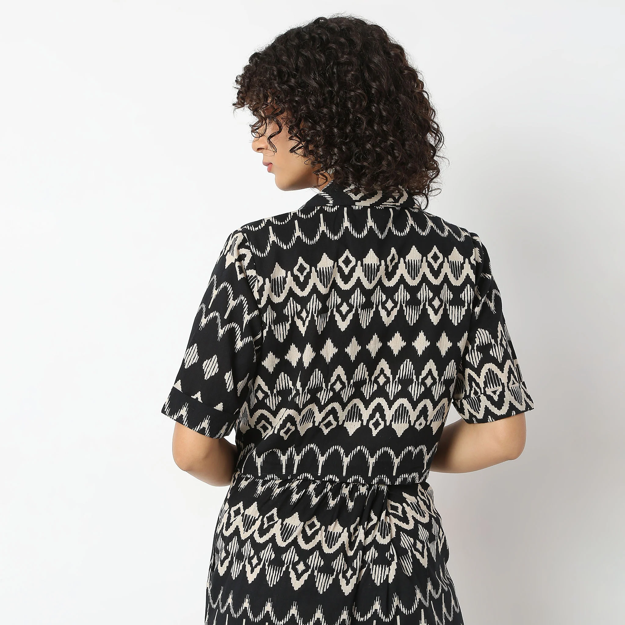 Ikat Print Cropped Cuban Collar Shirt - Image 8