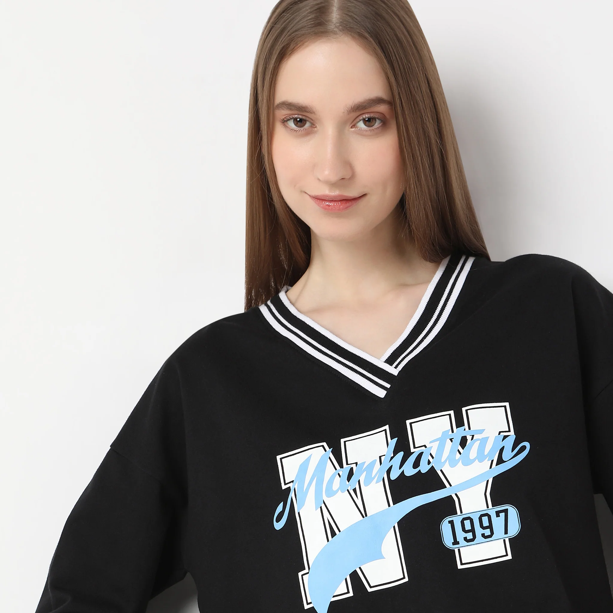 Boxy Fit V-Neck Raw Edge Hem Cropped Sweat Tee - Image 4