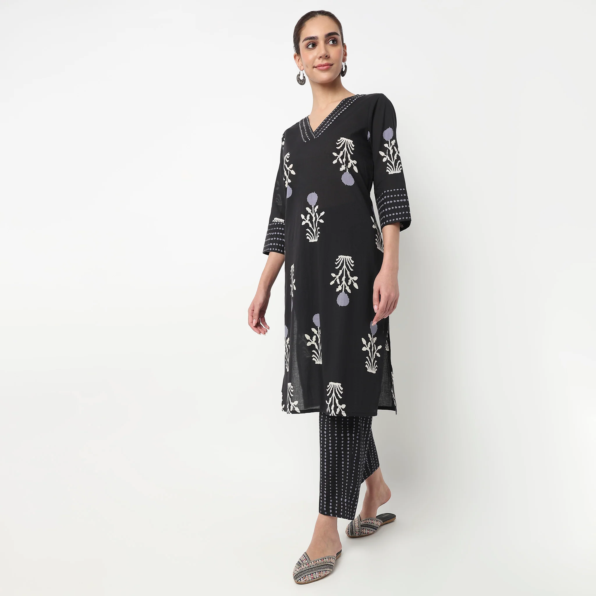 Cotton Printed V-Neck Straight Kurta - Image 5