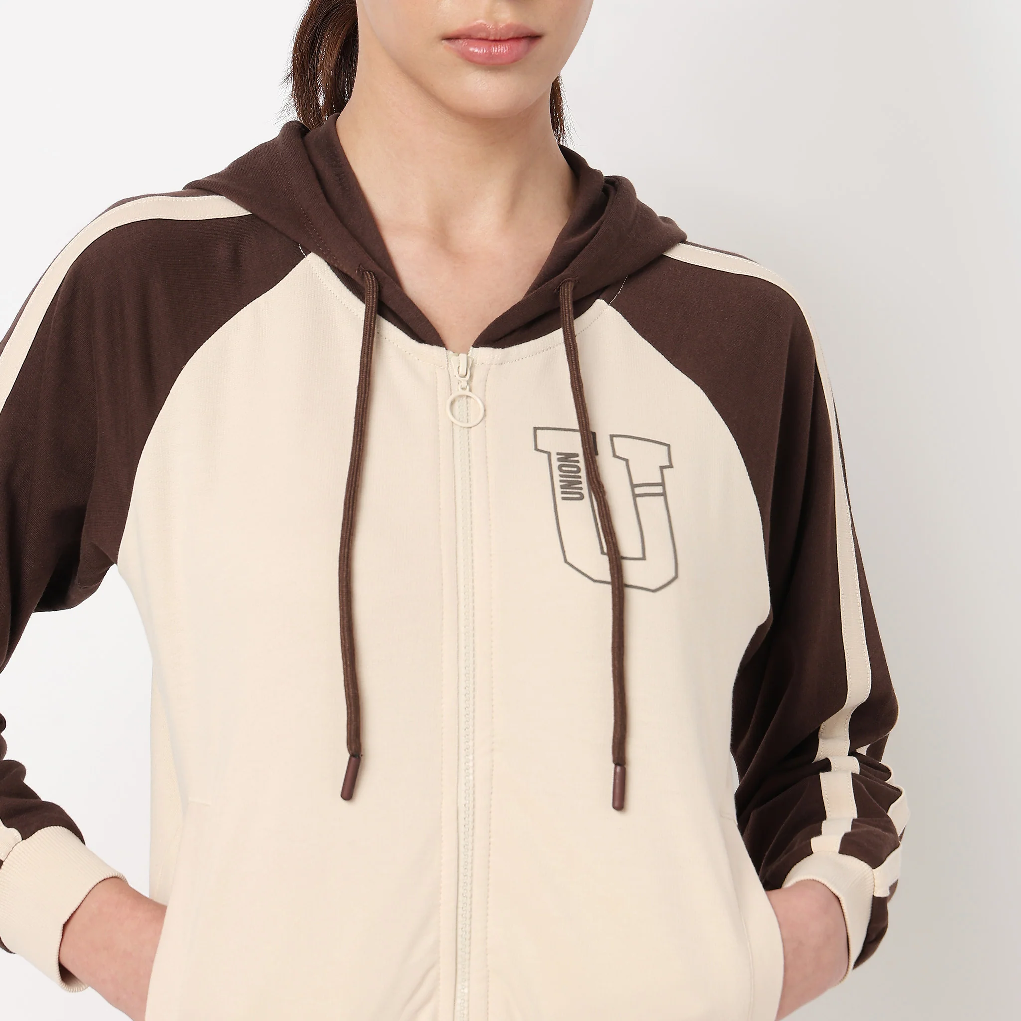 Cotton Sweatshirt With Contrast Sleeves - Image 4