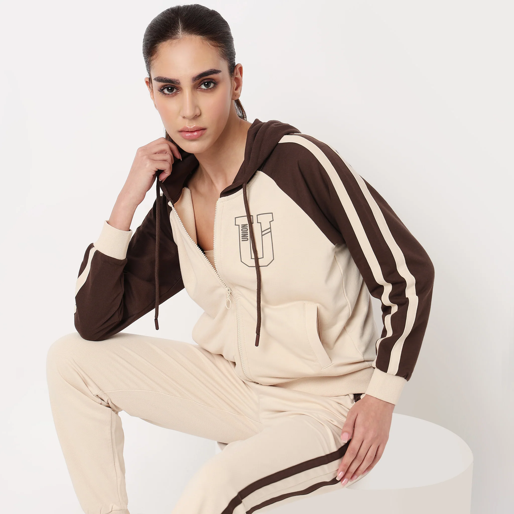 Cotton Sweatshirt With Contrast Sleeves - Image 5