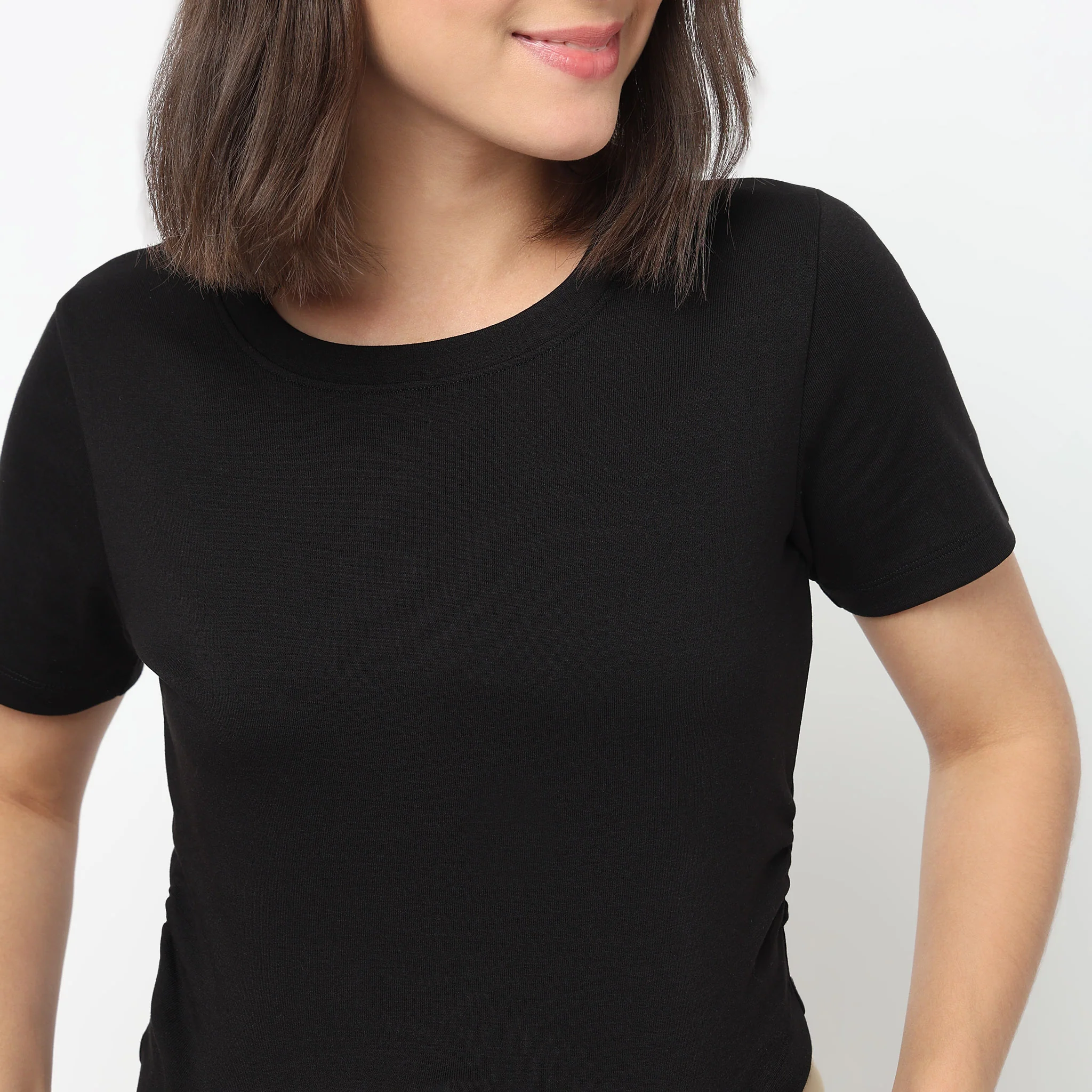 Cropped Side Ruched T-Shirt - Image 4