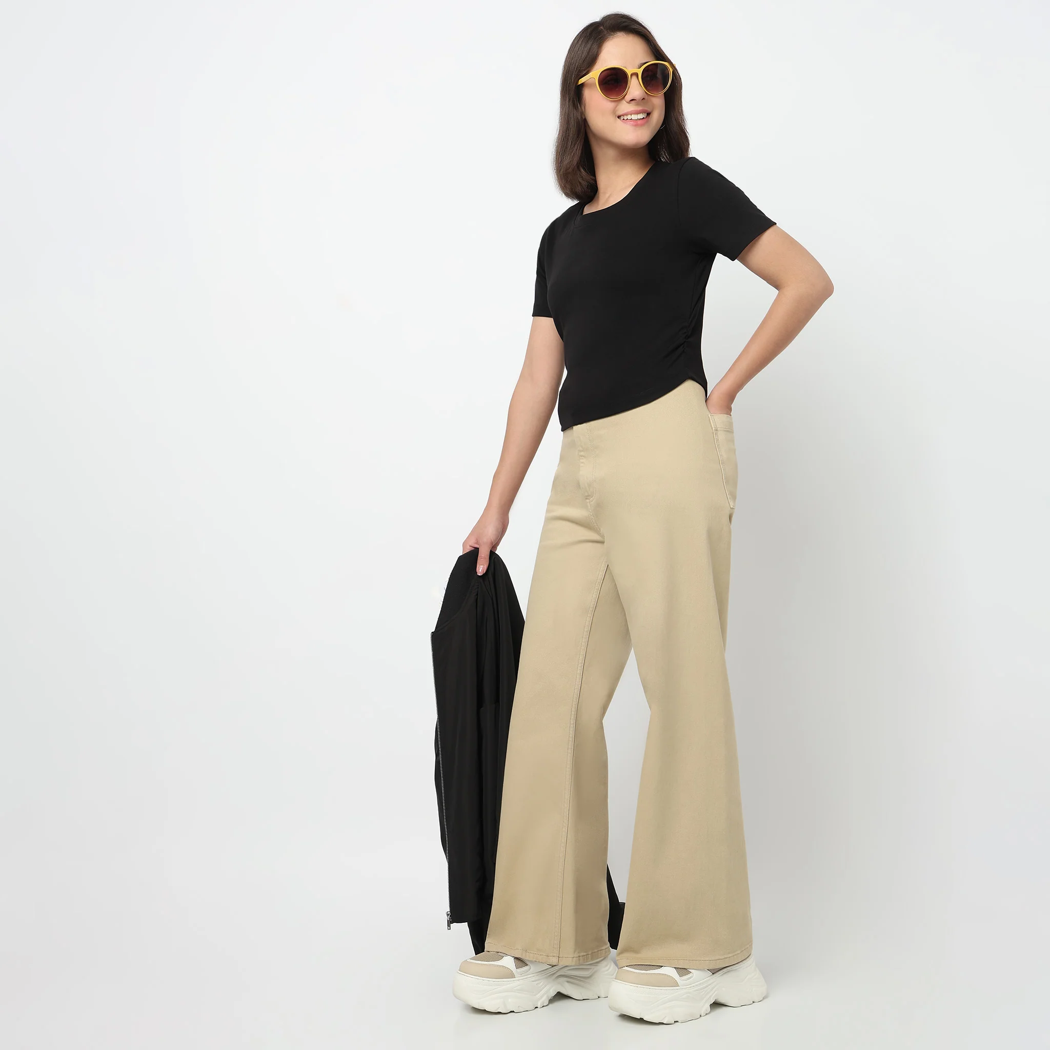 Cropped Side Ruched T-Shirt - Image 5