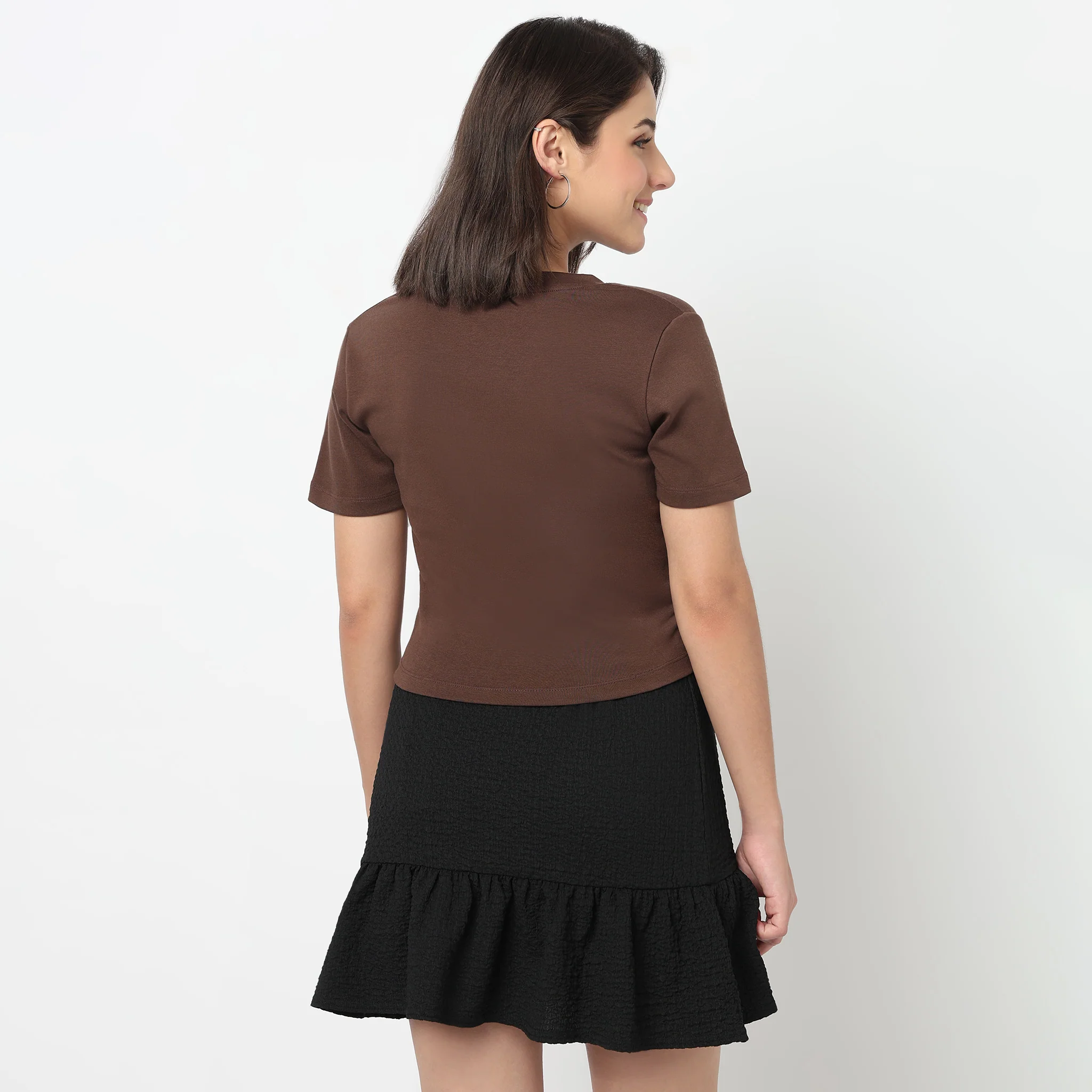Cropped Side Ruched T-Shirt - Image 8