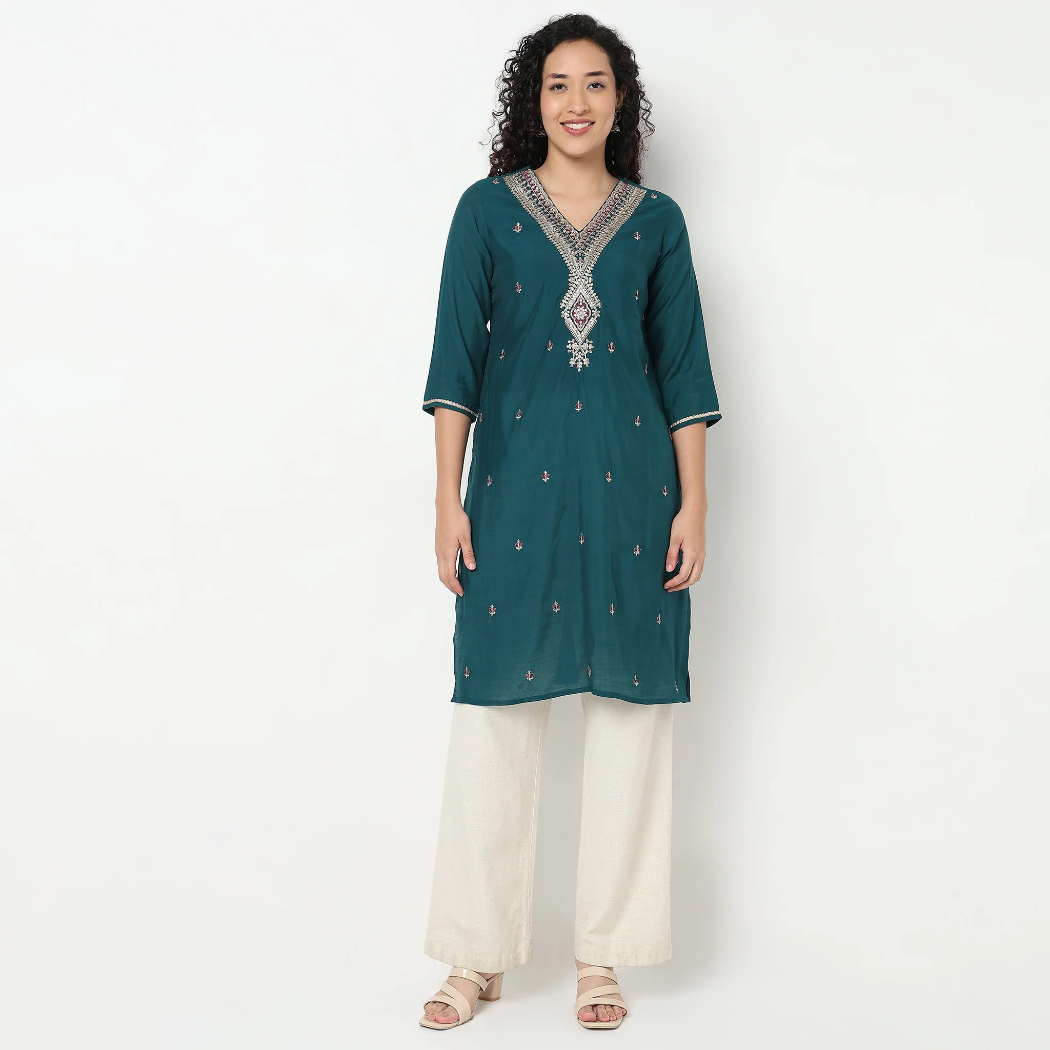 Embellished V Neck Kurta - Image 2