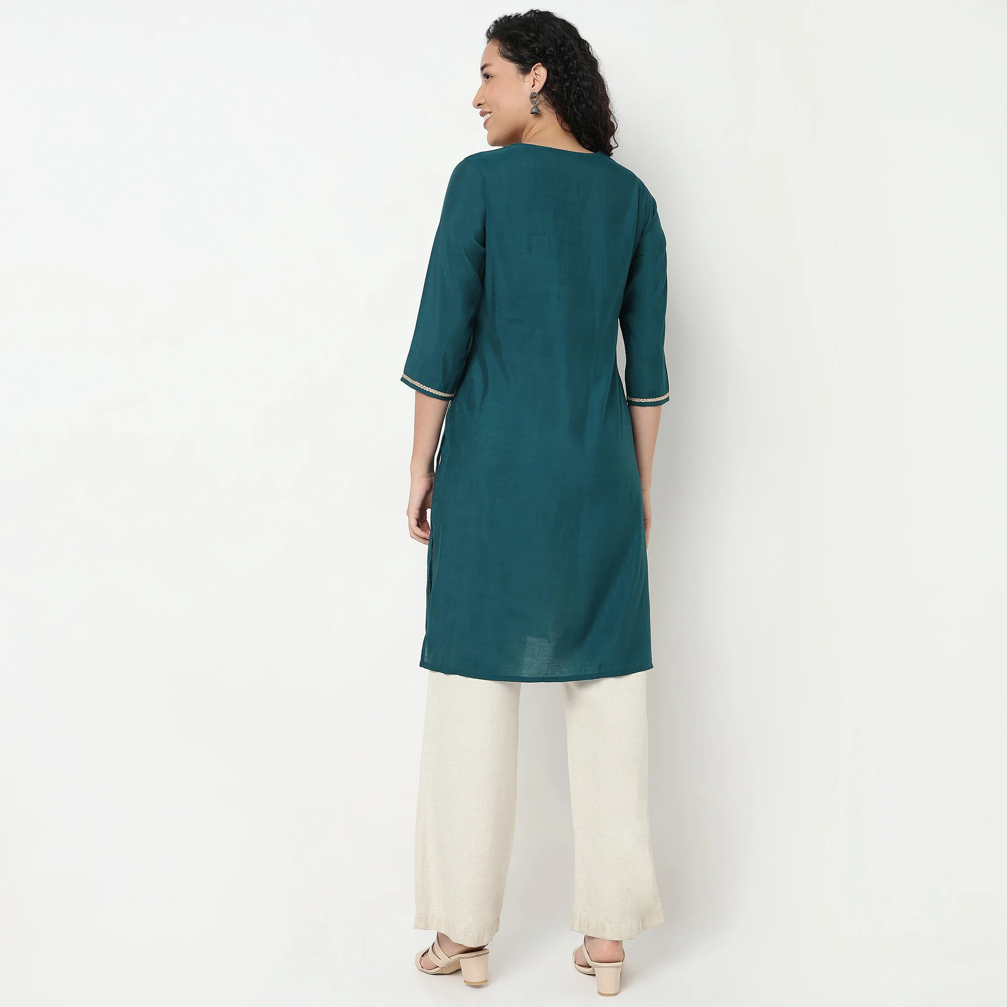 Embellished V Neck Kurta - Image 3