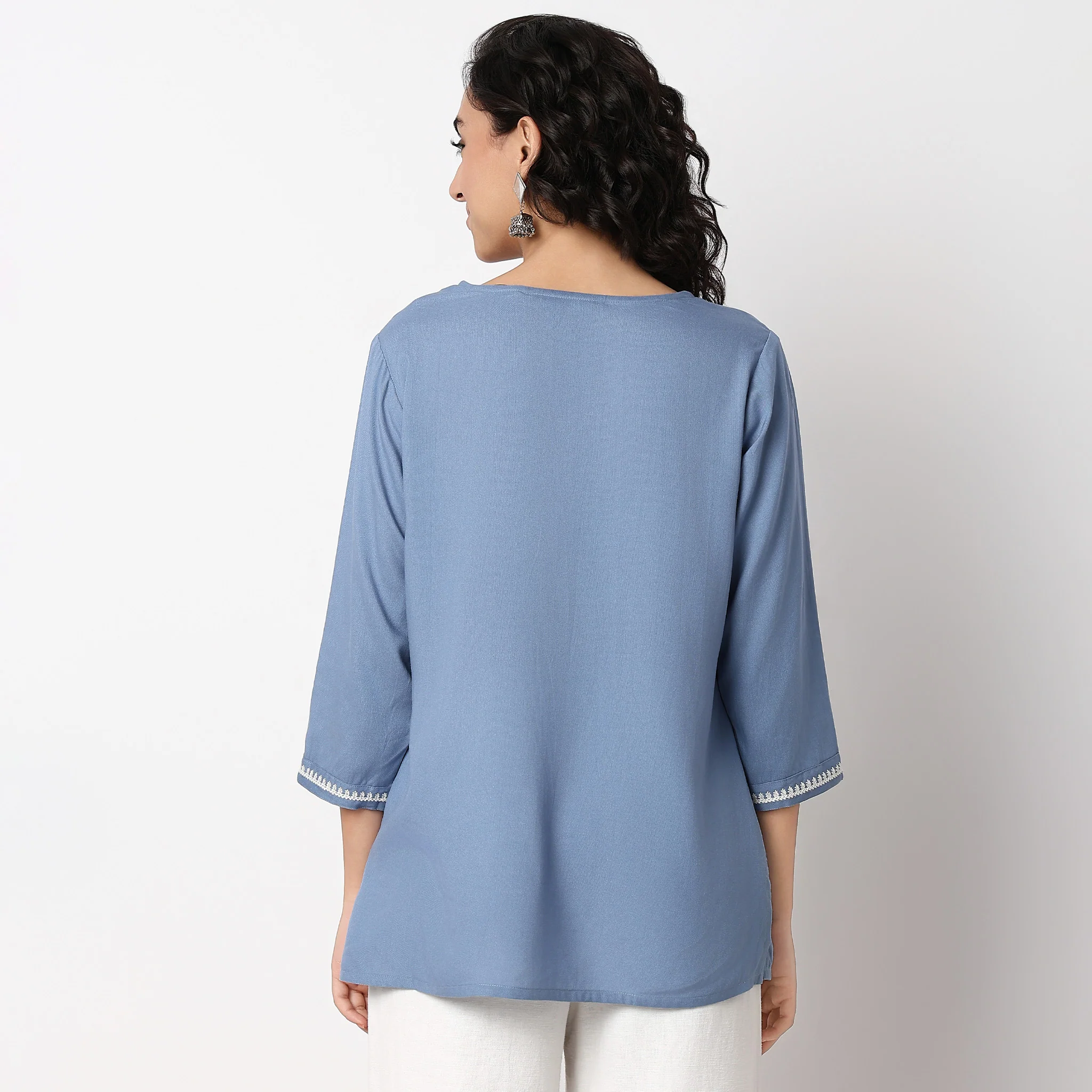 Embroidered Straight Fit Kurta - Image 3