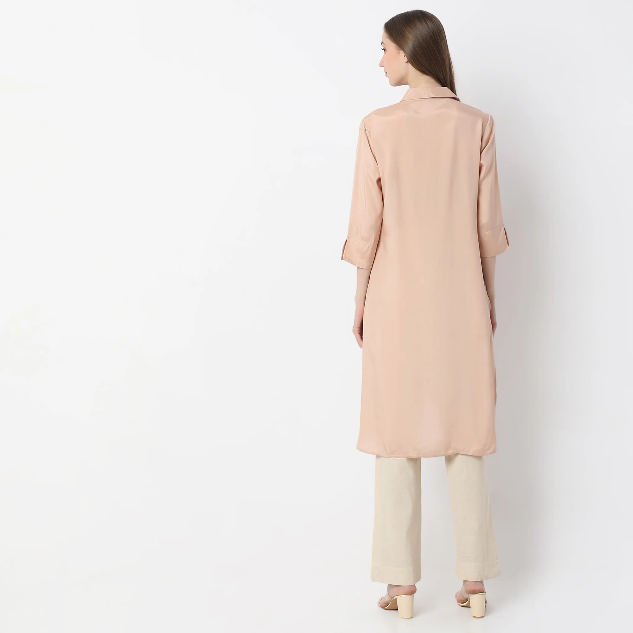Embroidered Below Knee Straight Fit Shirt Collar Kurta - Image 3