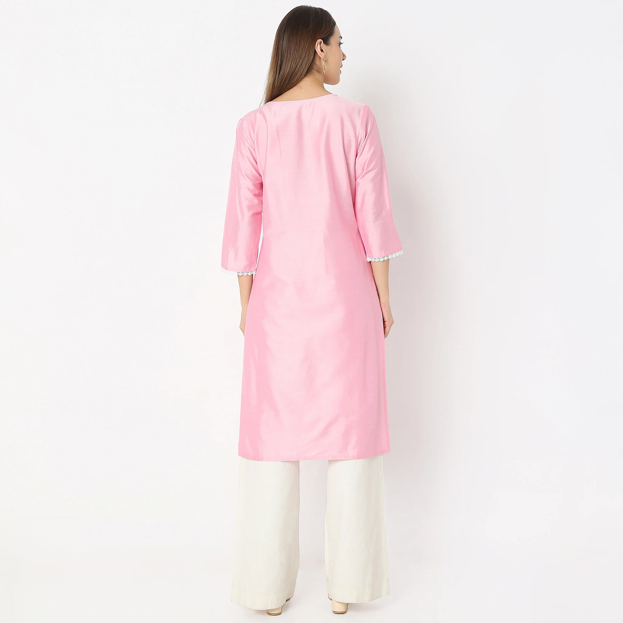 Embroidered Below Knee Straight Fit Yoke Kurta - Image 3