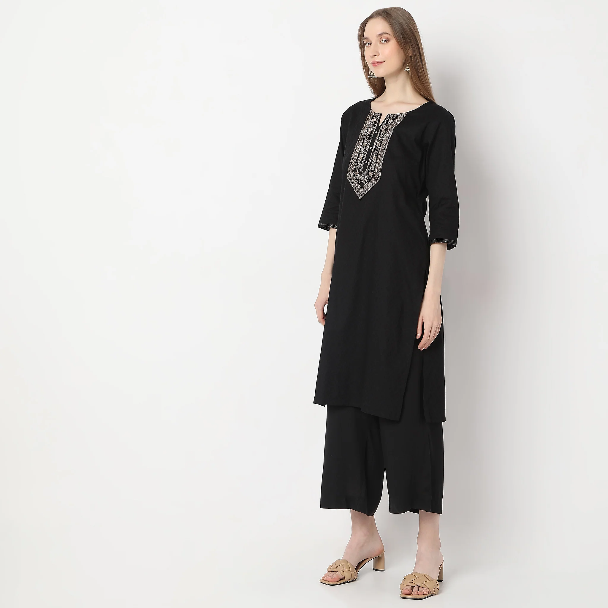 Embroidered Straight Kurta - Image 5