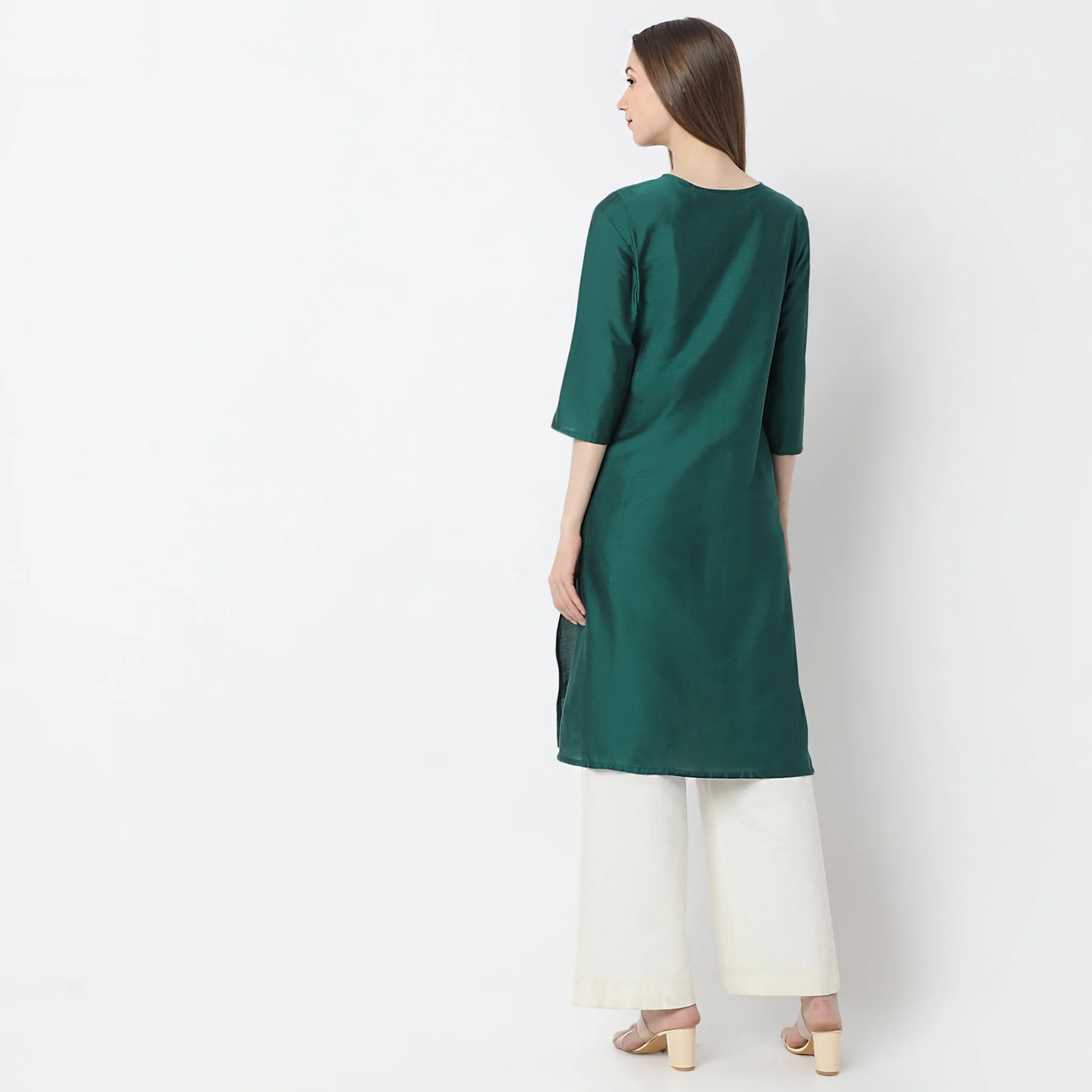 Embroidered V-Neck Straight Kurta - Image 3