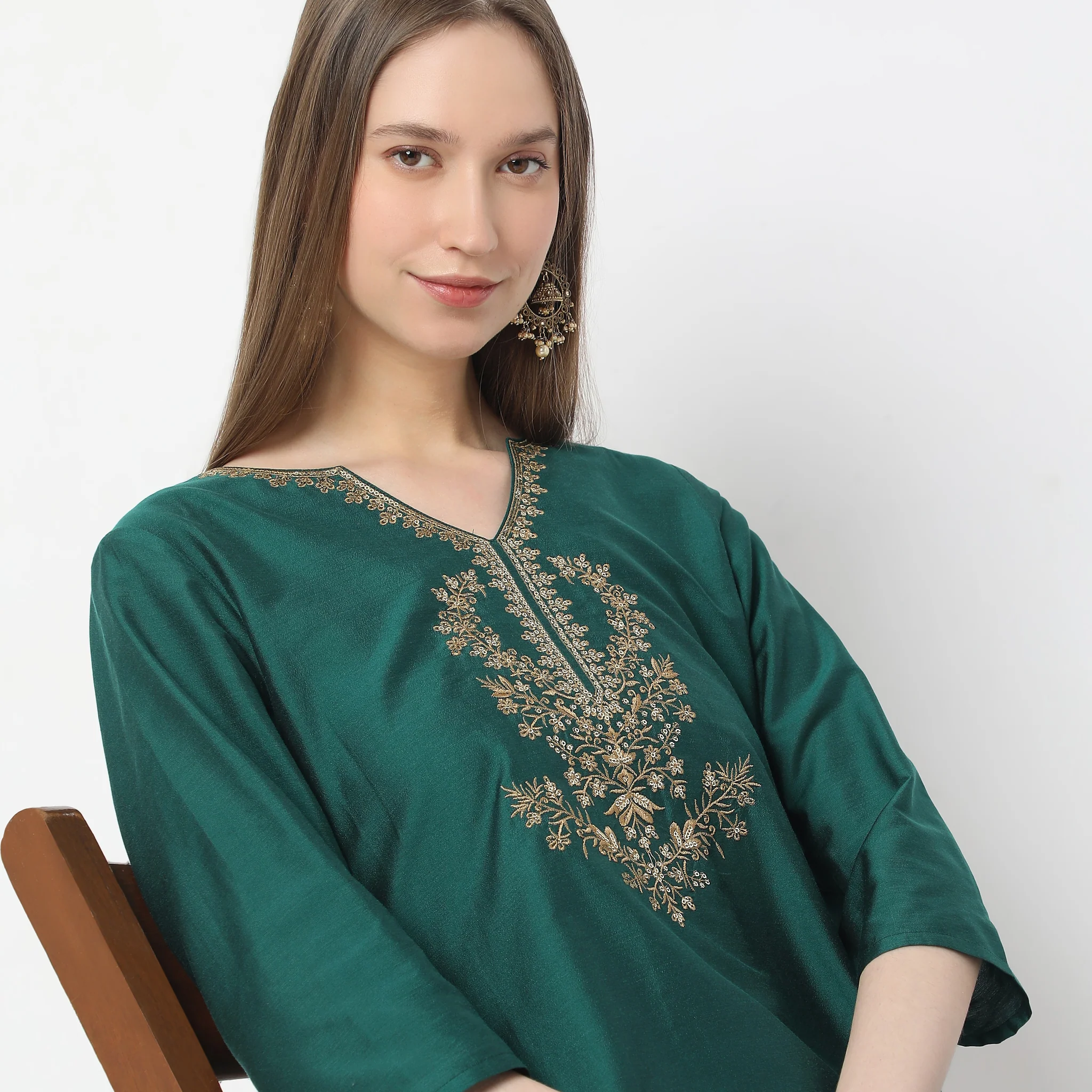 Embroidered V-Neck Straight Kurta - Image 4