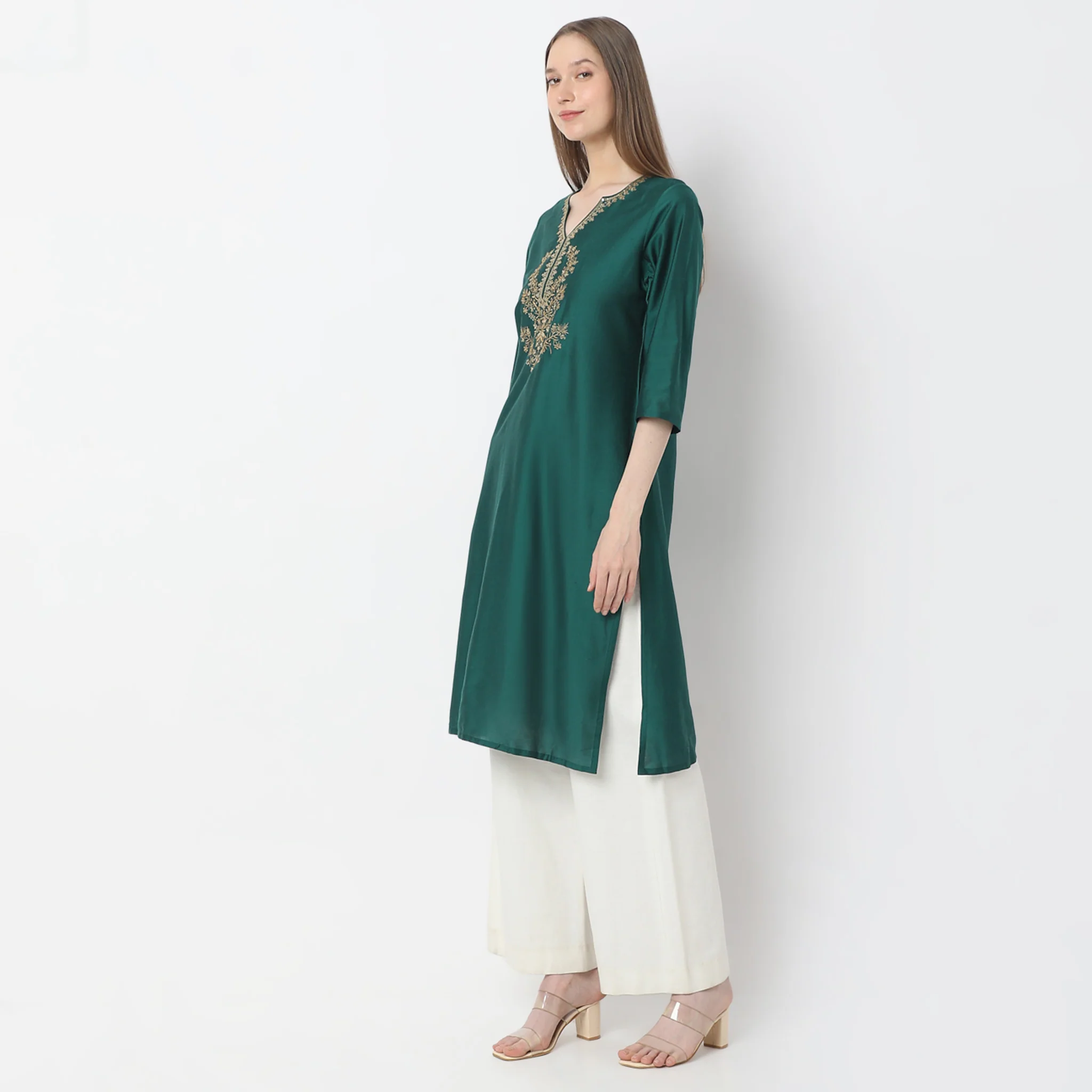 Embroidered V-Neck Straight Kurta - Image 5