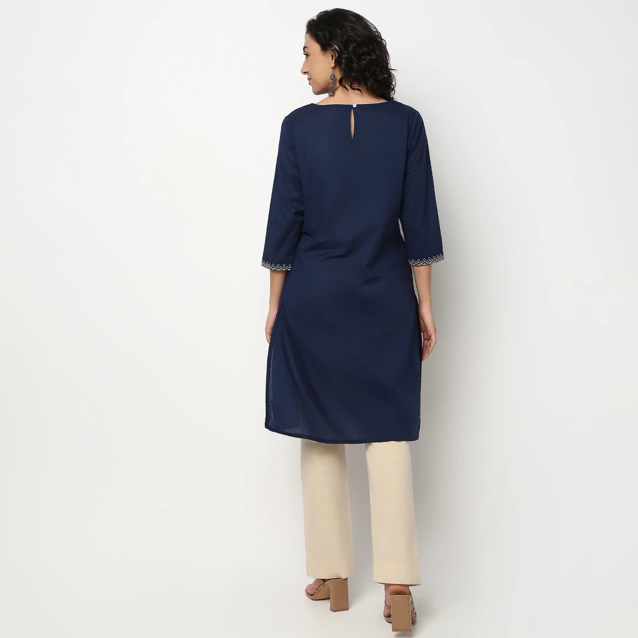 Embroidered Cotton Boat Neck Kurta - Image 3
