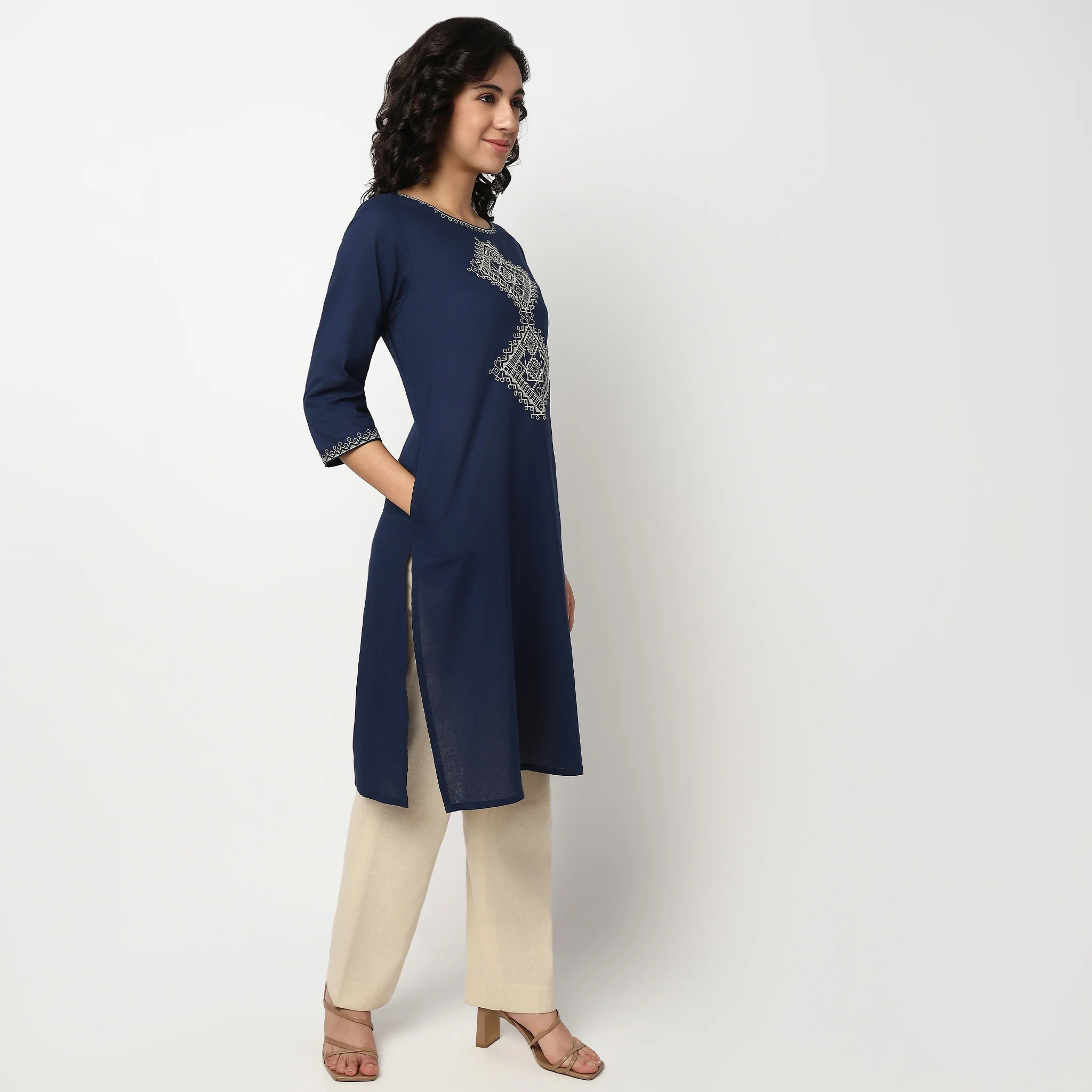Embroidered Cotton Boat Neck Kurta - Image 5