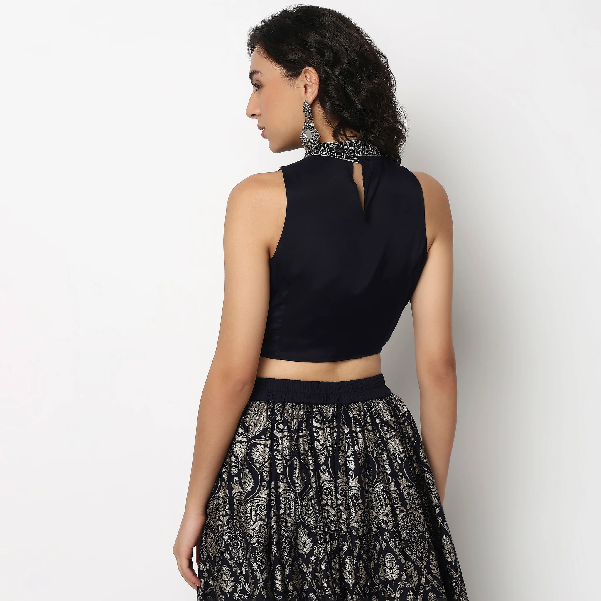 Embroidered Band Collar Crop Top - Image 3