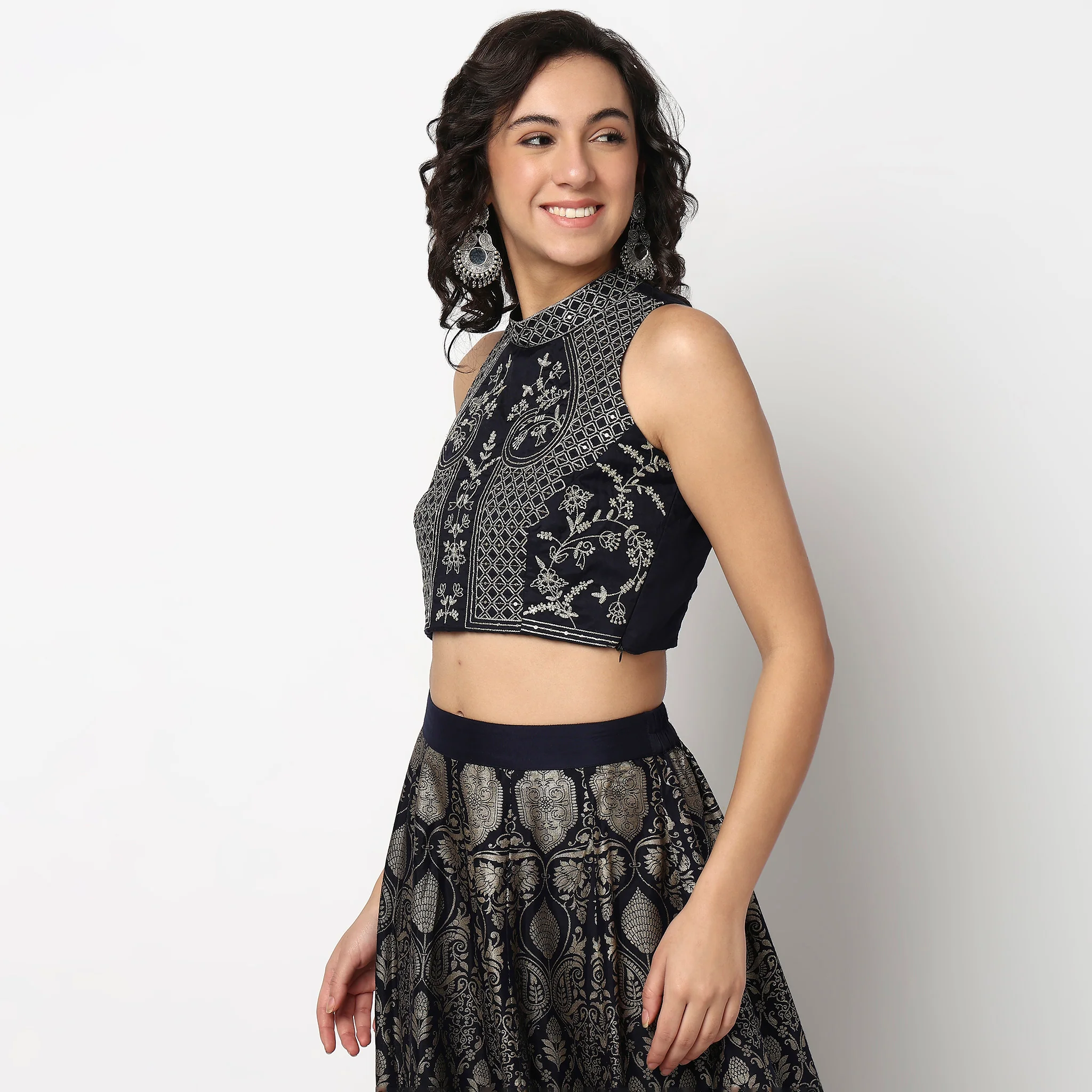 Embroidered Band Collar Crop Top - Image 5