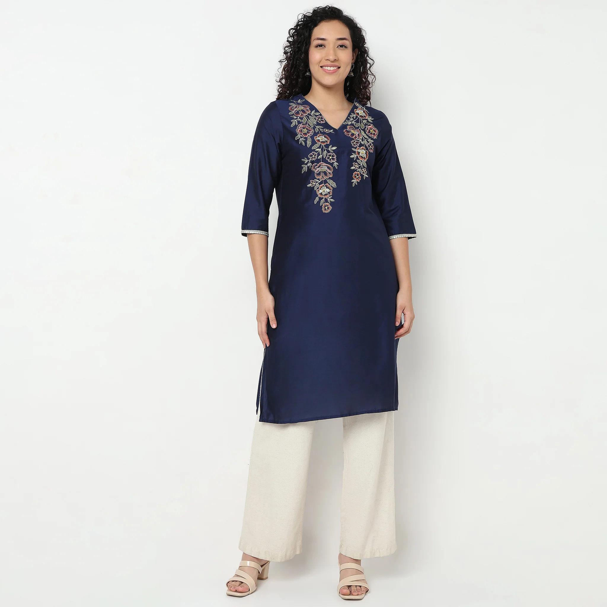 Embroidered V-Neck Kurta - Image 2