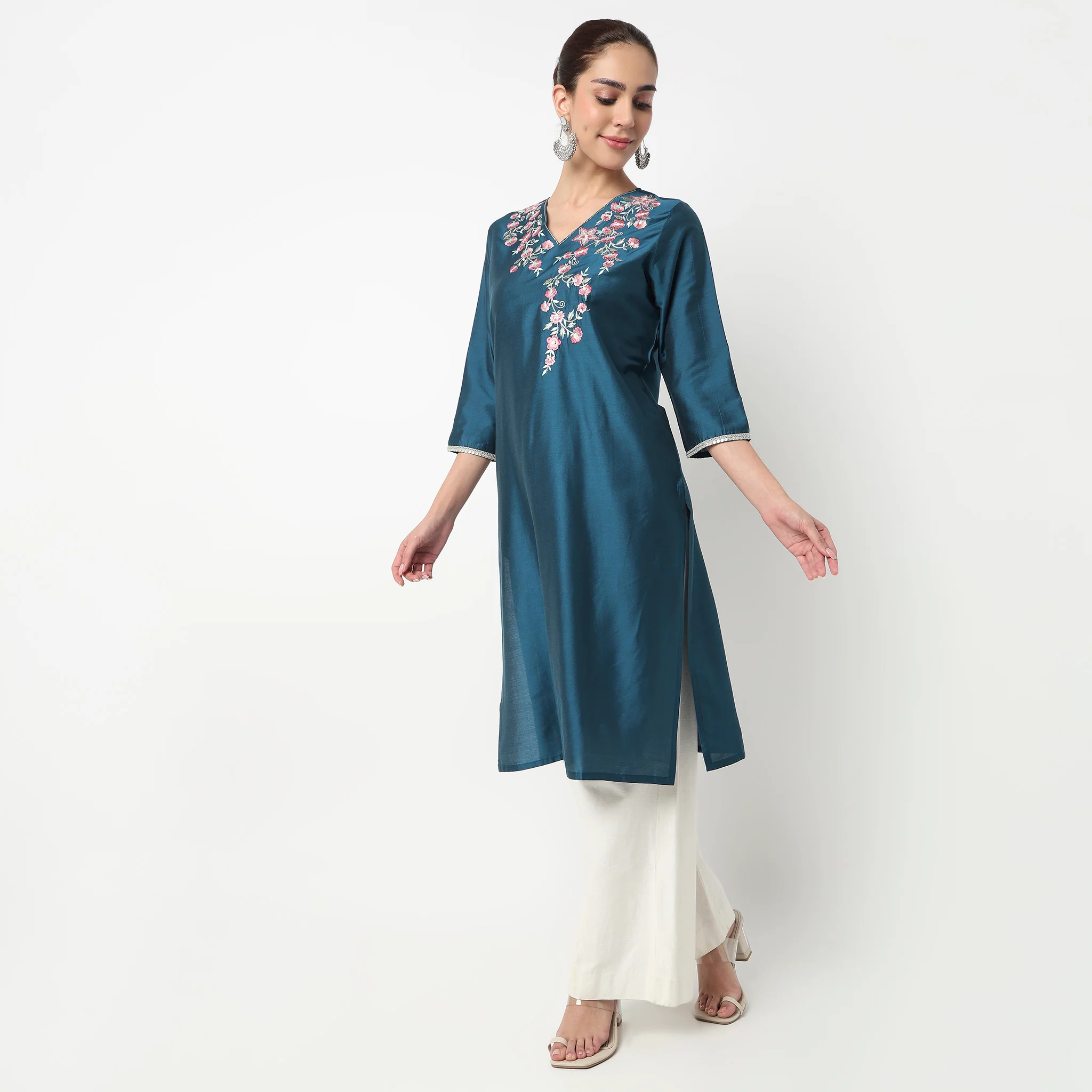 Embroidered V-Neck Kurta - Image 10