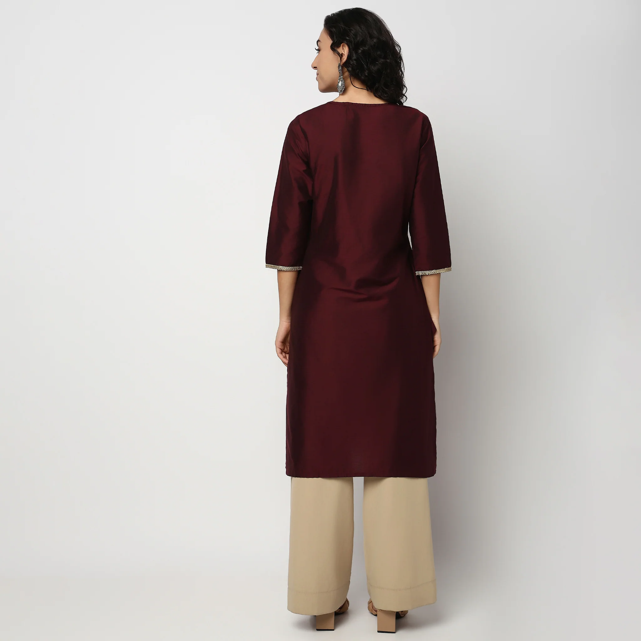 Embroidered V Neck Kurta - Image 3