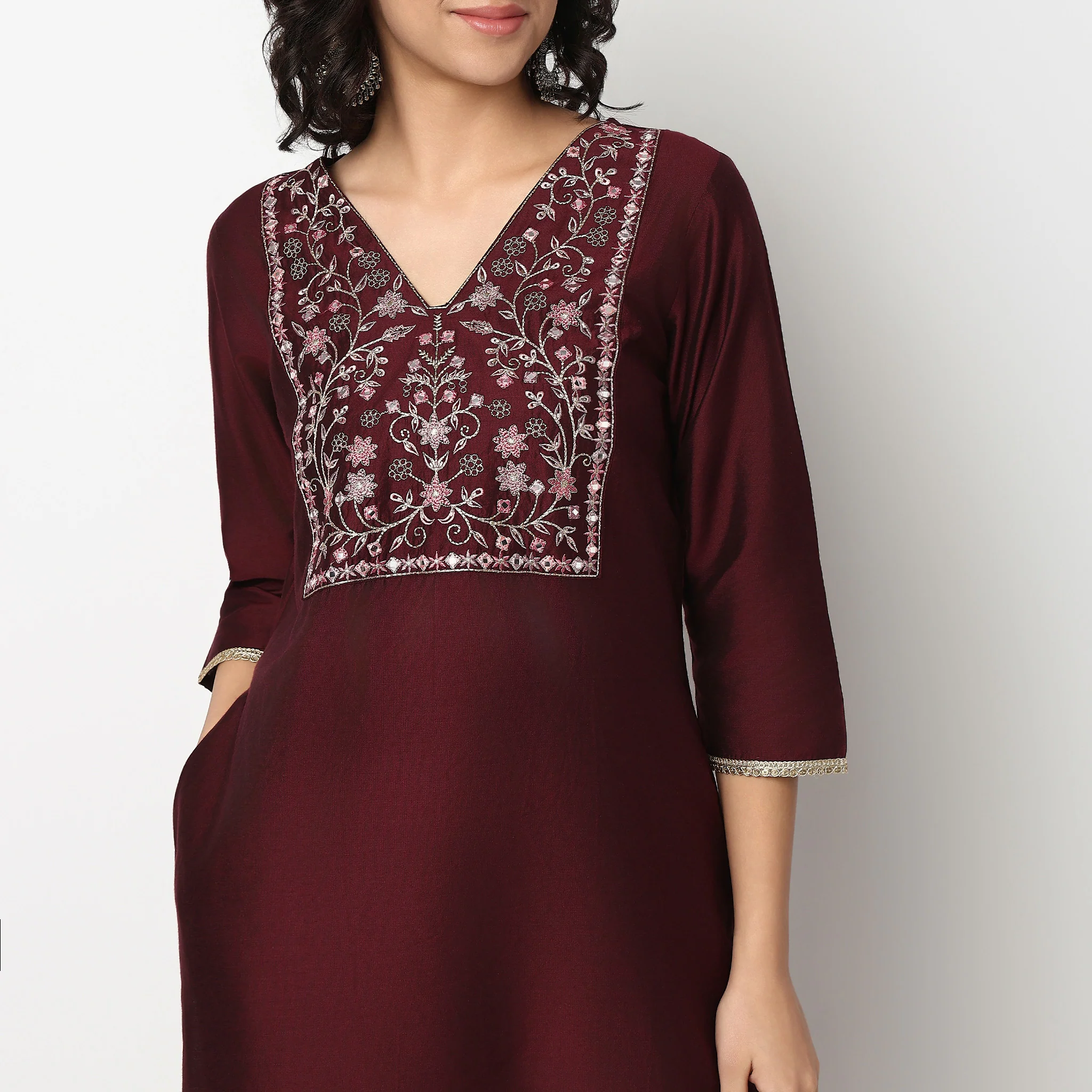 Embroidered V Neck Kurta - Image 4