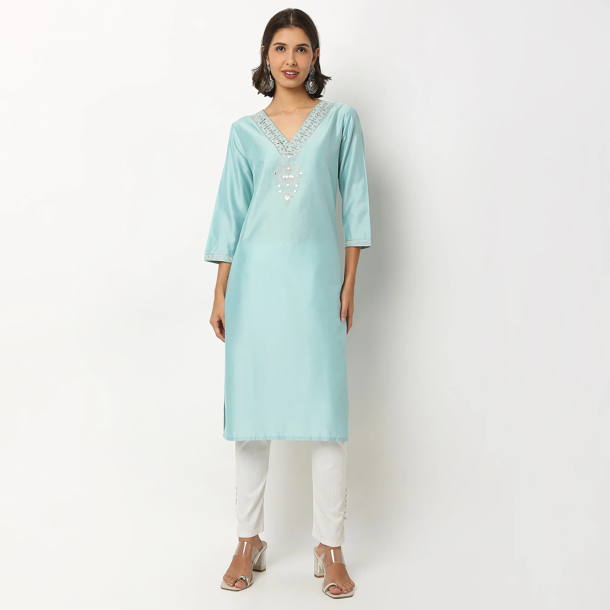 Embroidered V Neck Kurta - Image 2