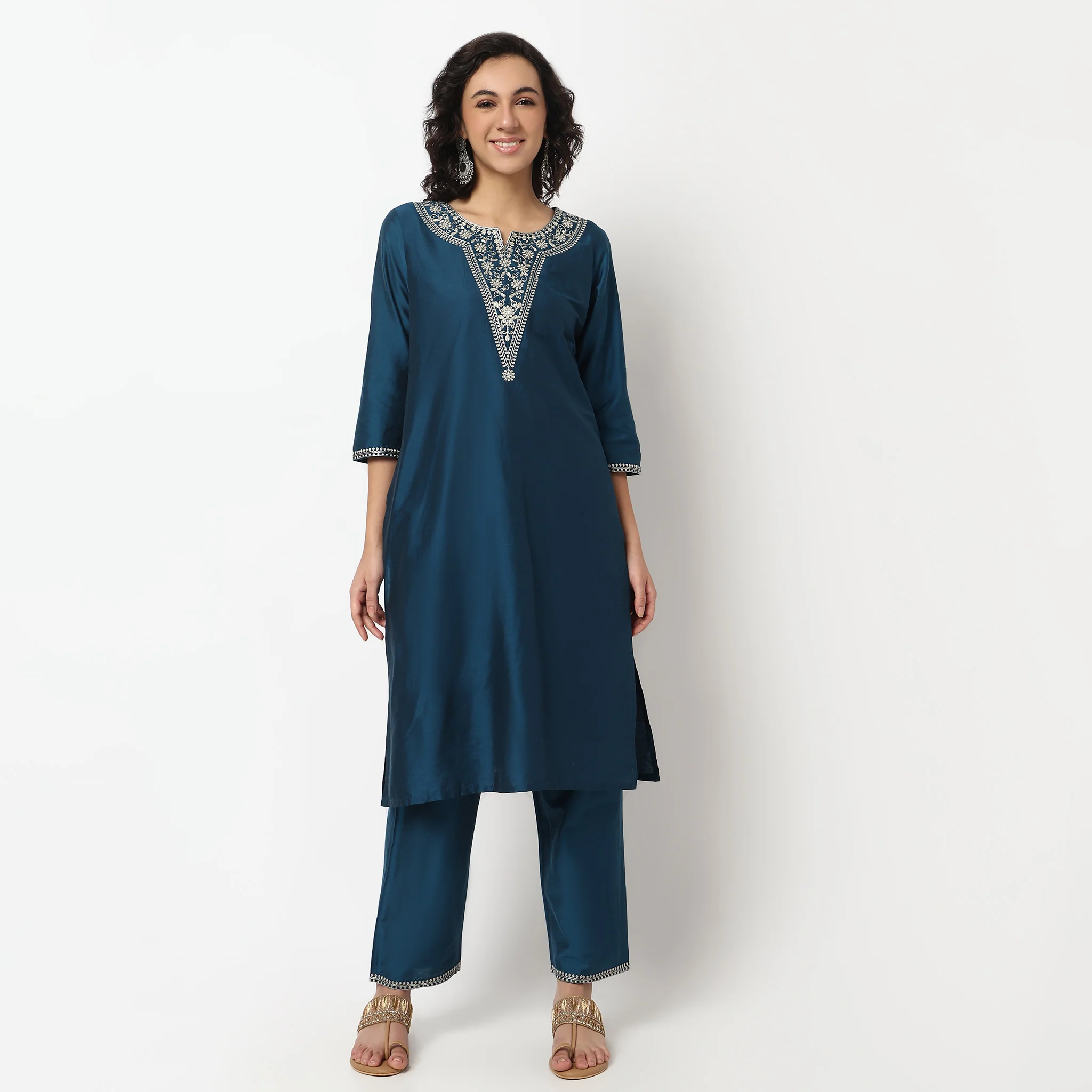 Embroidered Strait Fit Kurta - Image 2