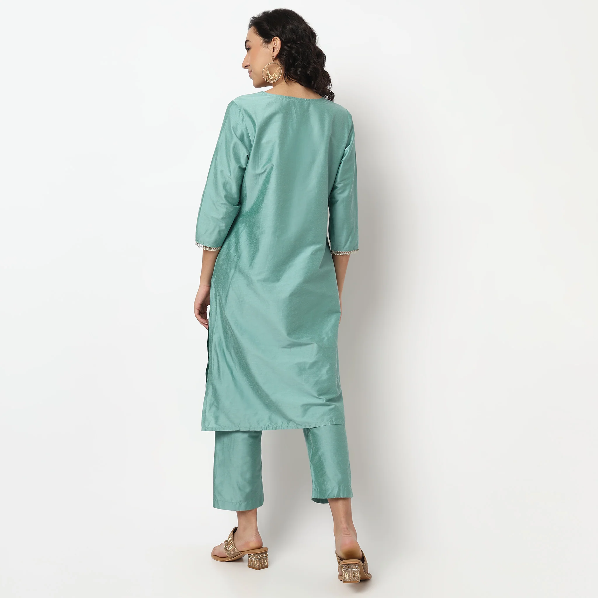 Embroidered Kurta Set - Image 3