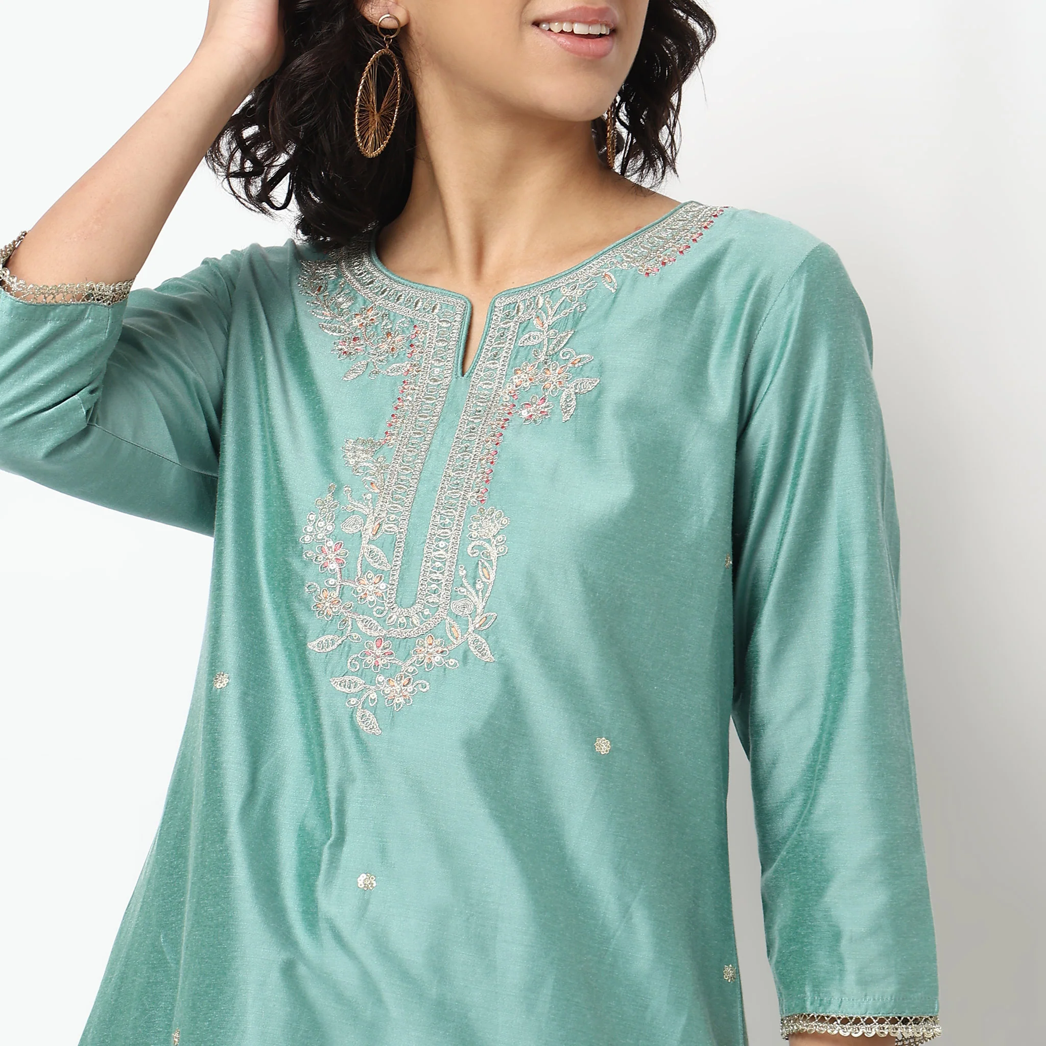 Embroidered Kurta Set - Image 4