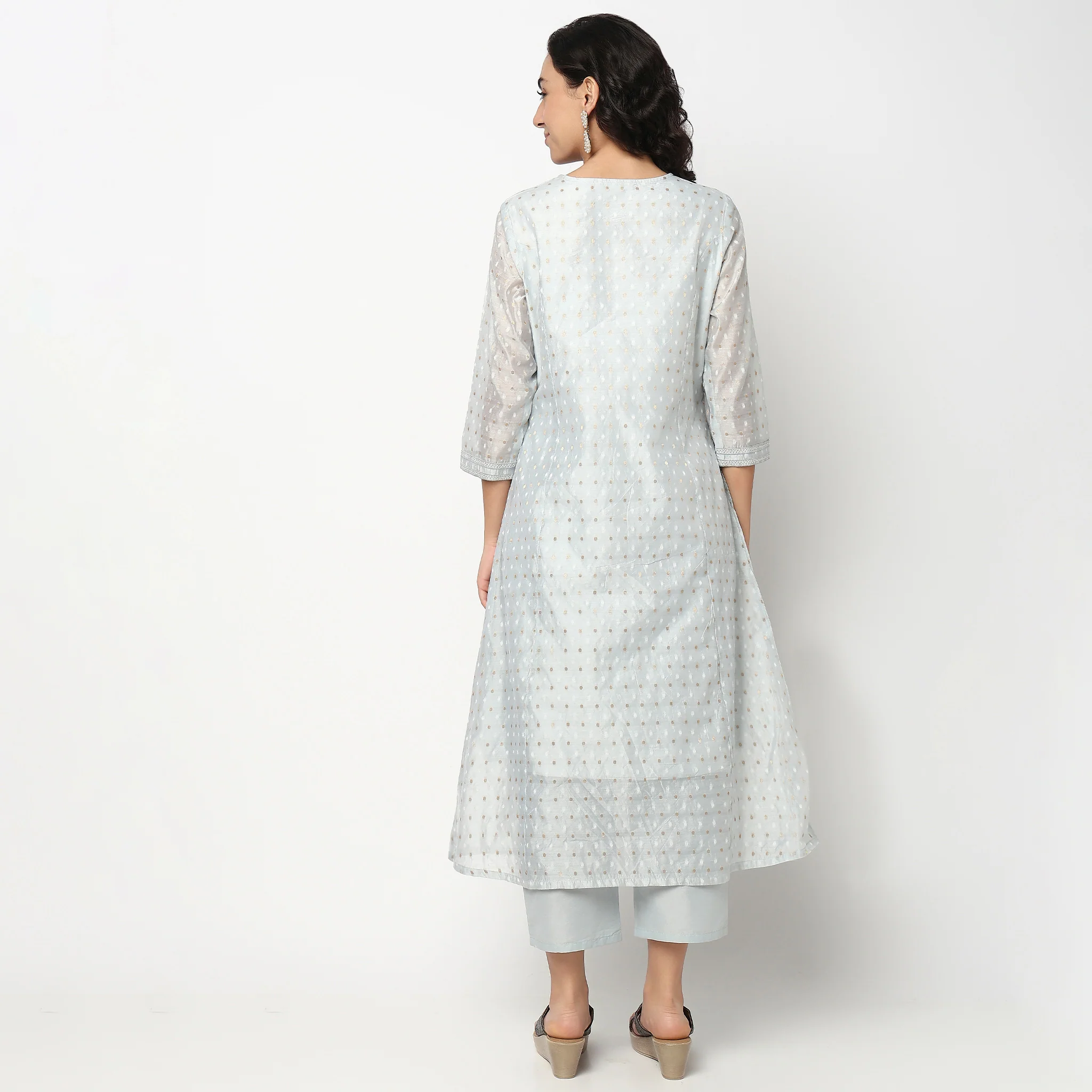 Embroidered V Neck Kurta Set with Dupatta - Image 3