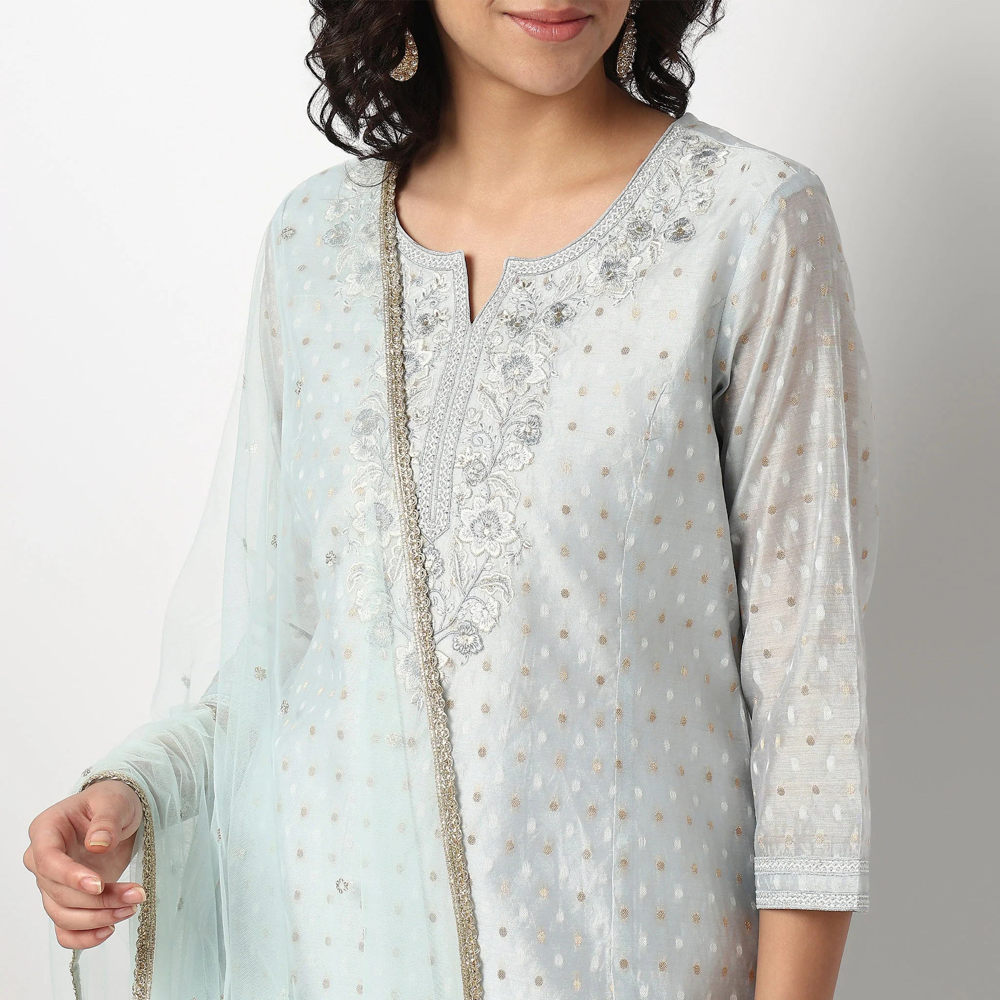 Embroidered V Neck Kurta Set with Dupatta - Image 4